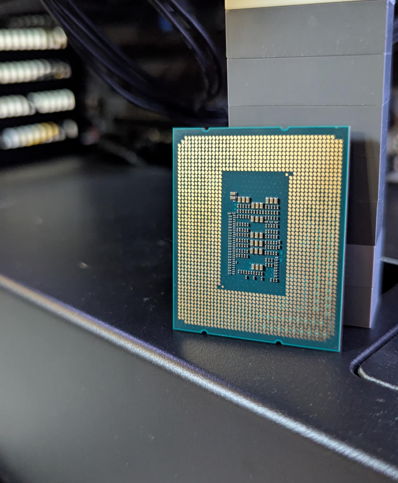 Intel i3 12100f