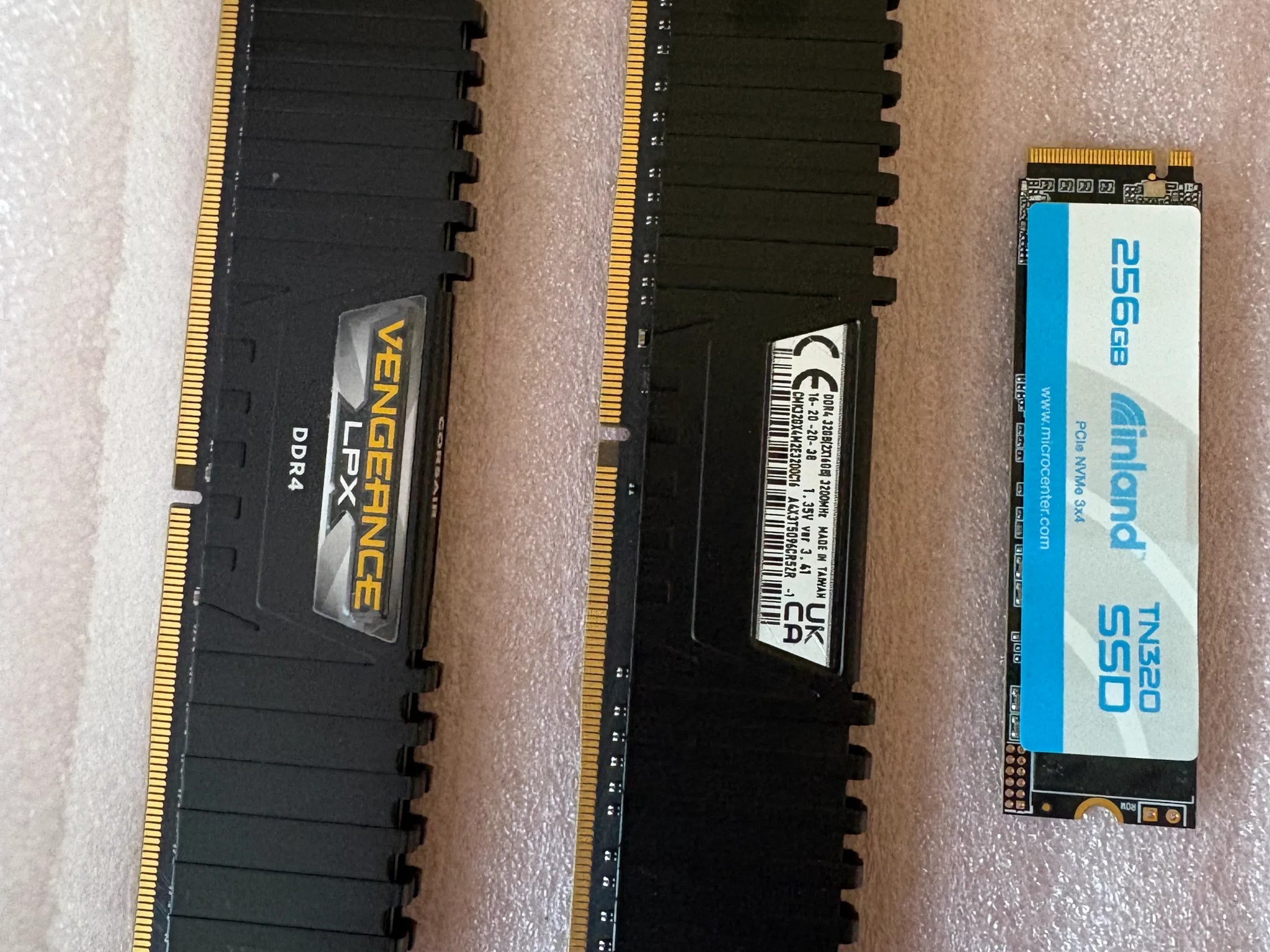 Corsair DDR4 3200 32GB (2x16) Kit with Free NVME Drive