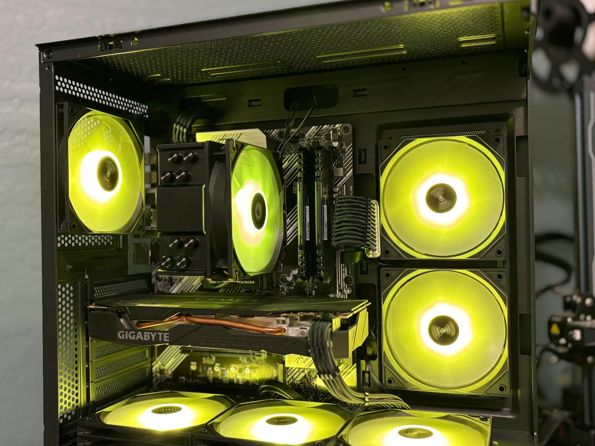 Fish Tank RTX Gaming PC