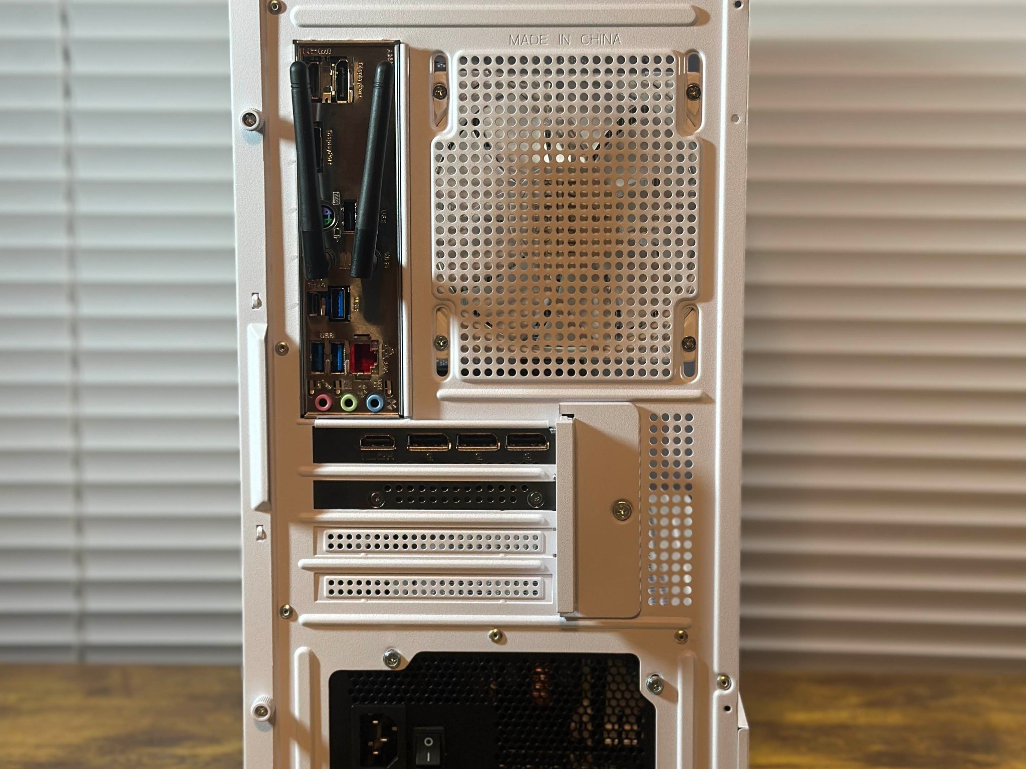 RTX 5060 8GB | AMD Ryzen 5 8400F | 16GB DDR5 | 1TB SSD | Win11 | WIFI | 1080P/1440P Gaming PC
