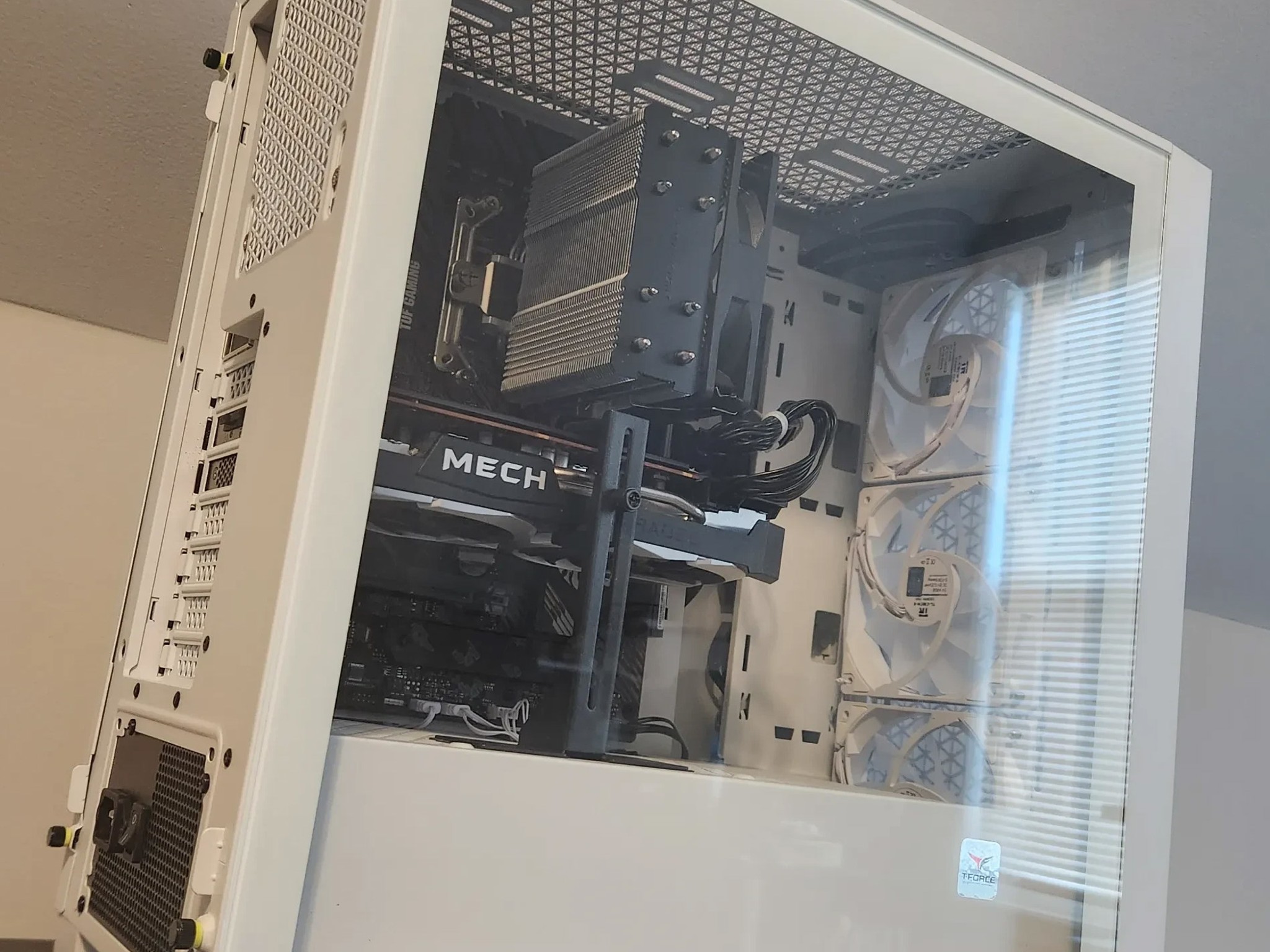 Great 1080p Gaming Driven by Ryzen and Radeon RX6600!