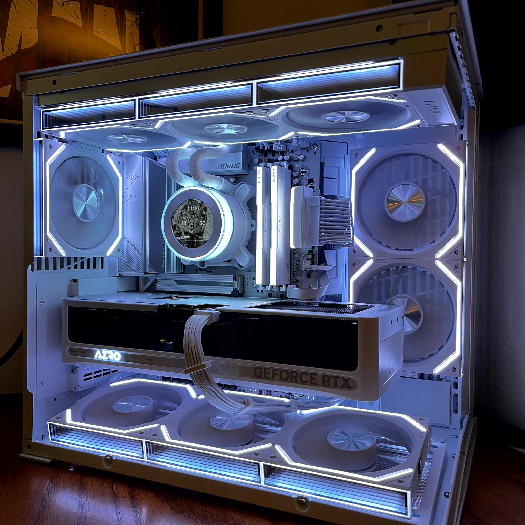 Snow Leopard - RTX 5070 Ti OC | Ryzen 7 9800x3d | 2TB NVME | 32GB @6400 MT/sec | 1000W Gold PSU