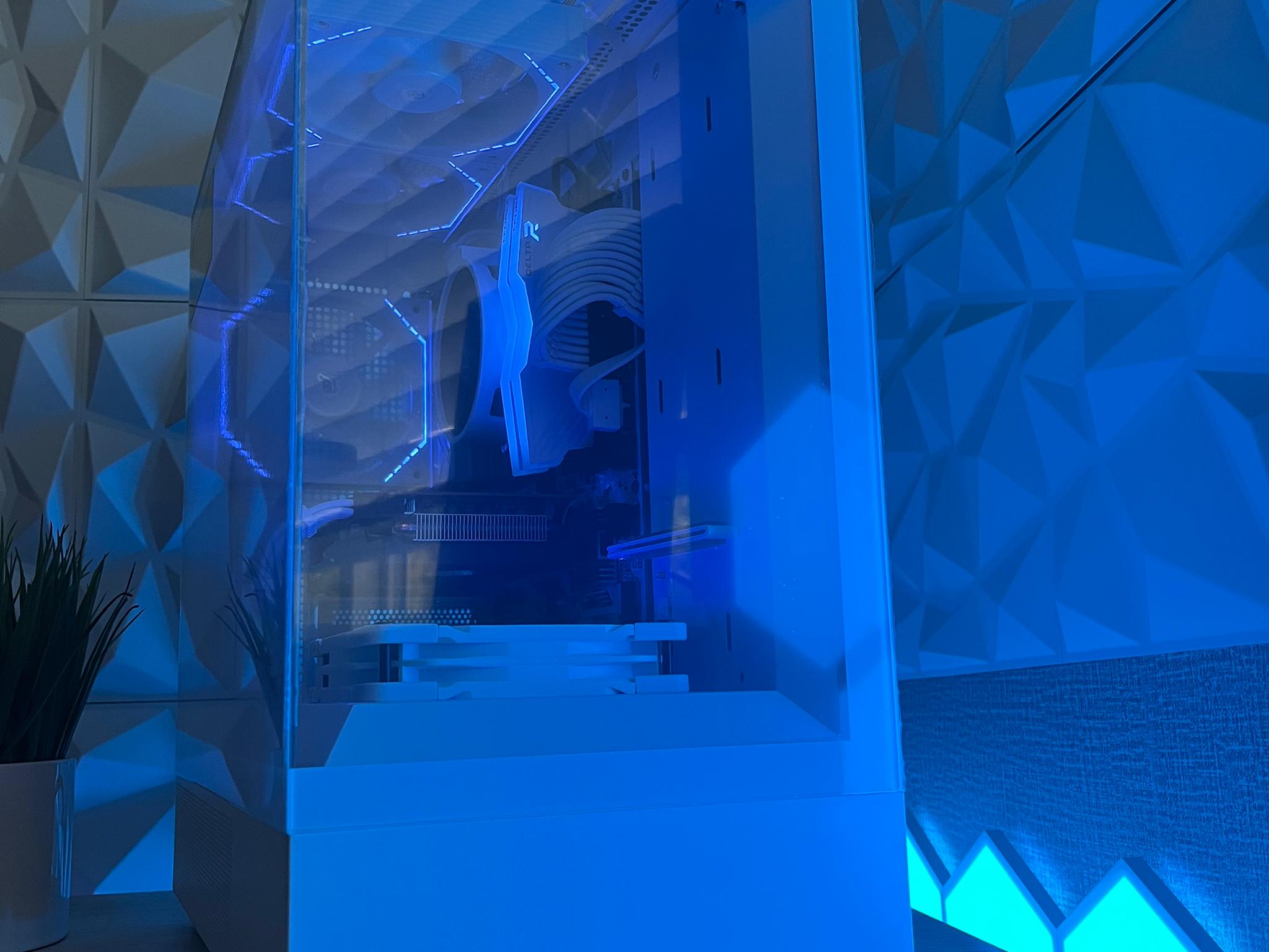 CUSTOM WHITE PC | RYZEN 5 5500 | RX 6600XT | RAM DDR4 16GB | WIN 11 PRO | PURE PERFORMANCE