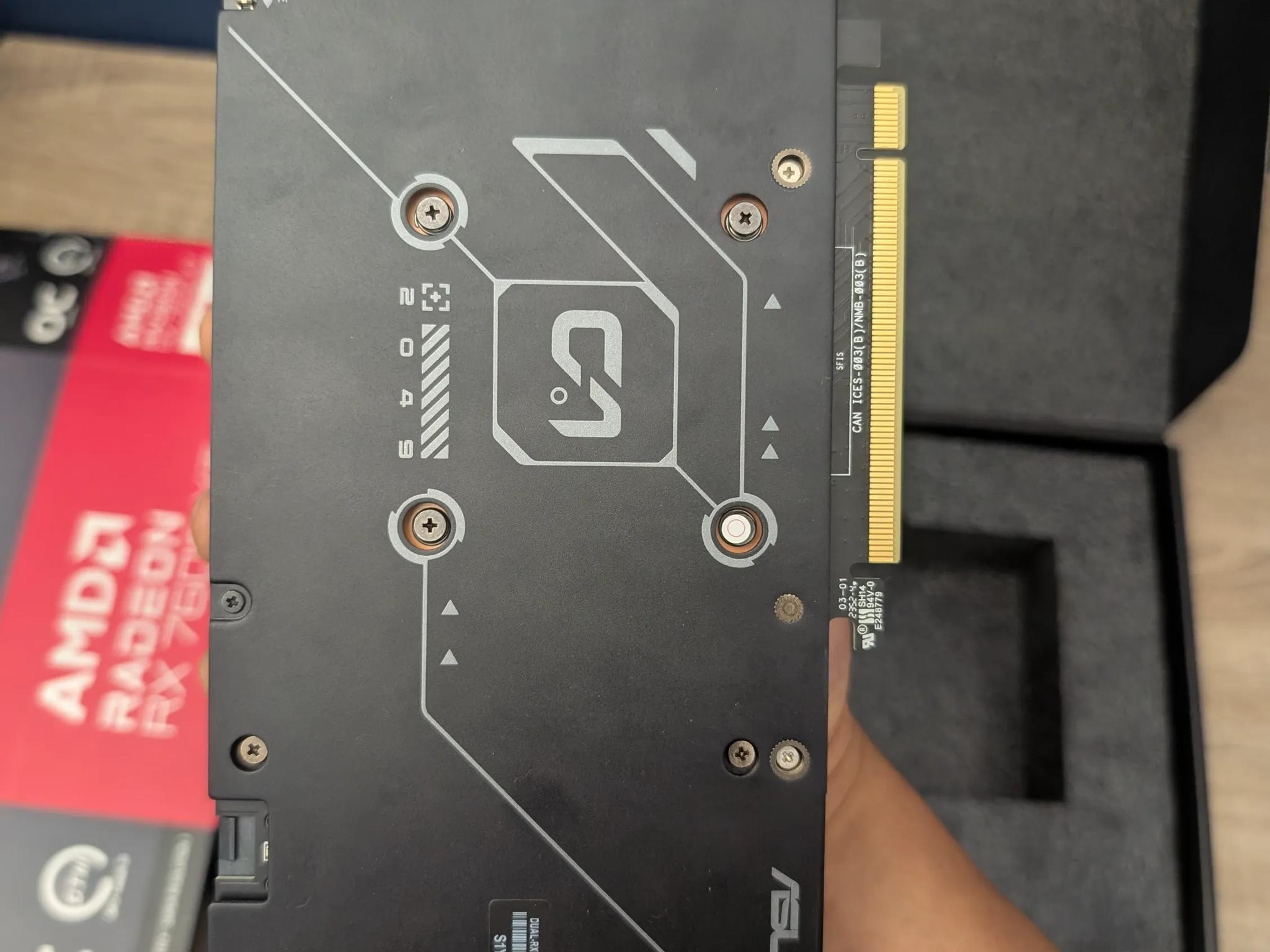 LIKE NEW - ASUS DUAL SERIES RX 7600XT 16GB