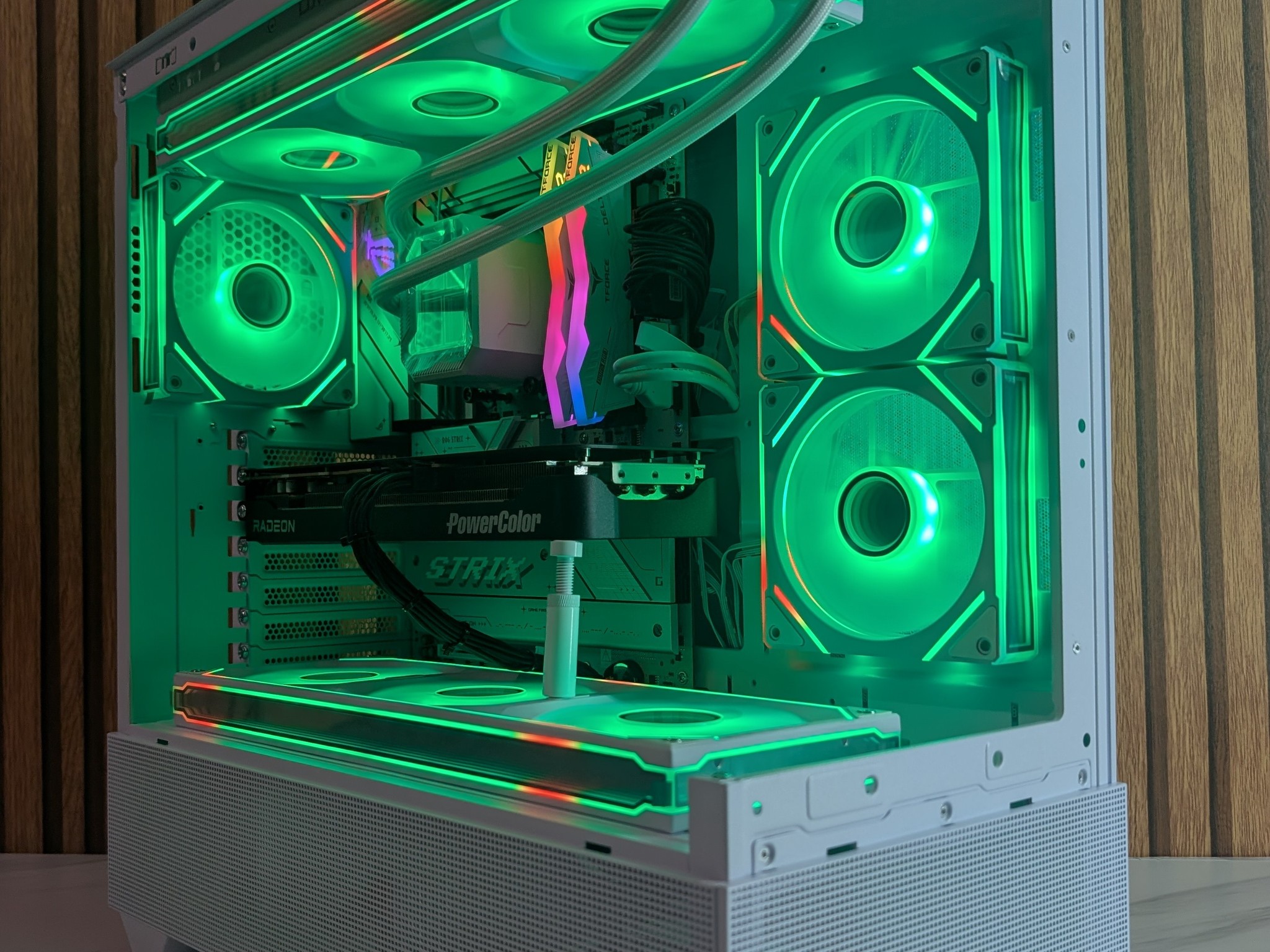 RX 9070XT 16GB | RYZEN 5 9600X | 1TB NVME | 16GB DDR5 | 850W