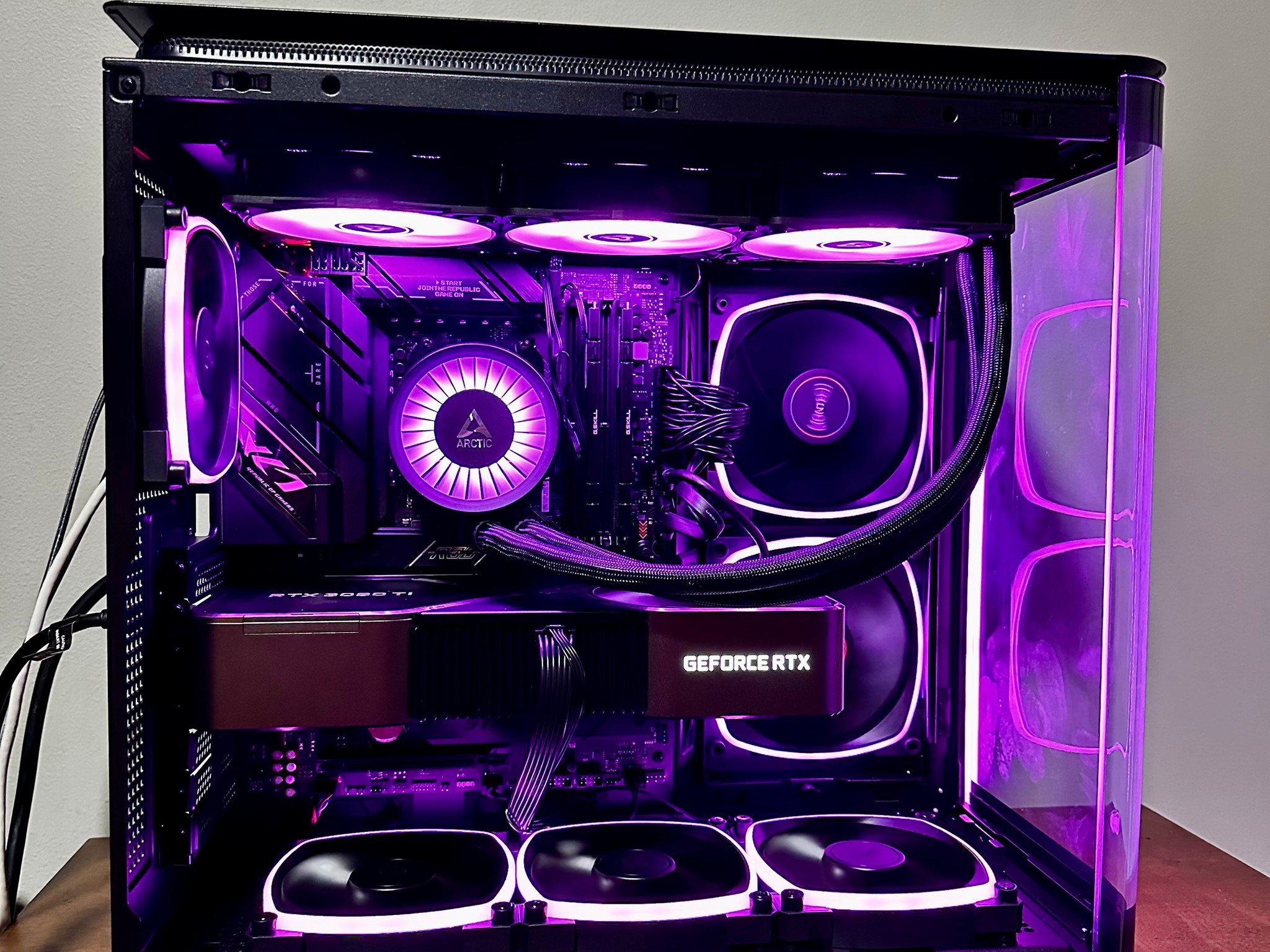 Ryzen 9 7900x 3090TI Founders Edition ARGB...REVERSE BLADE FANS