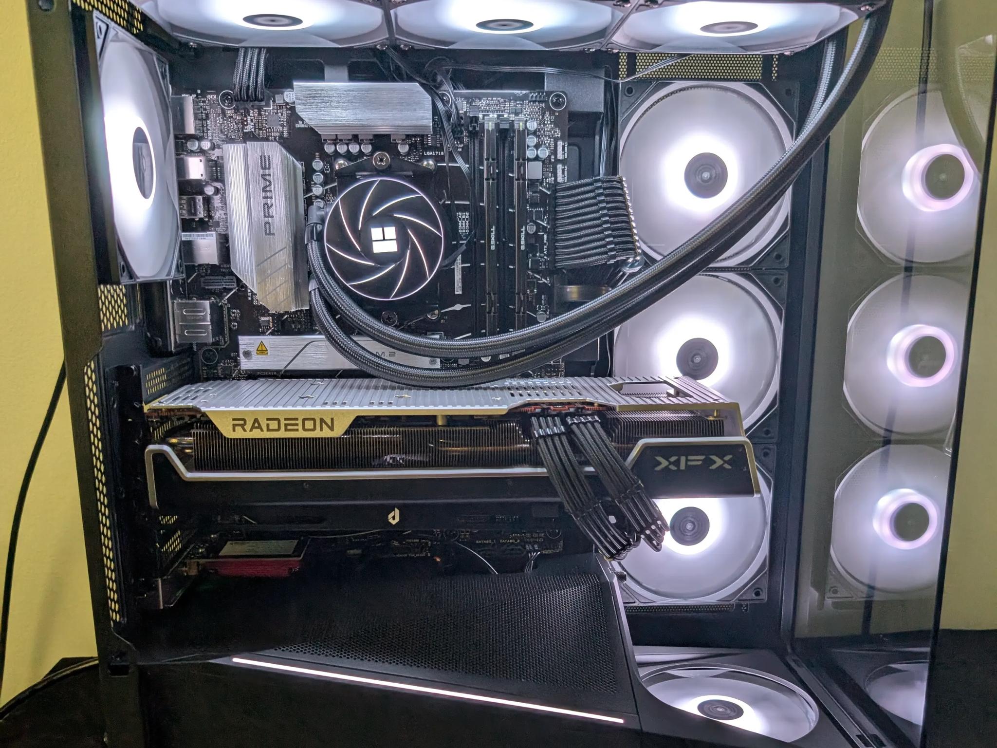 RX 7800 XT - Ryzen 7 9700x - 32 GB DDR5 6000 - 1 TB NVME Liquid Cooled