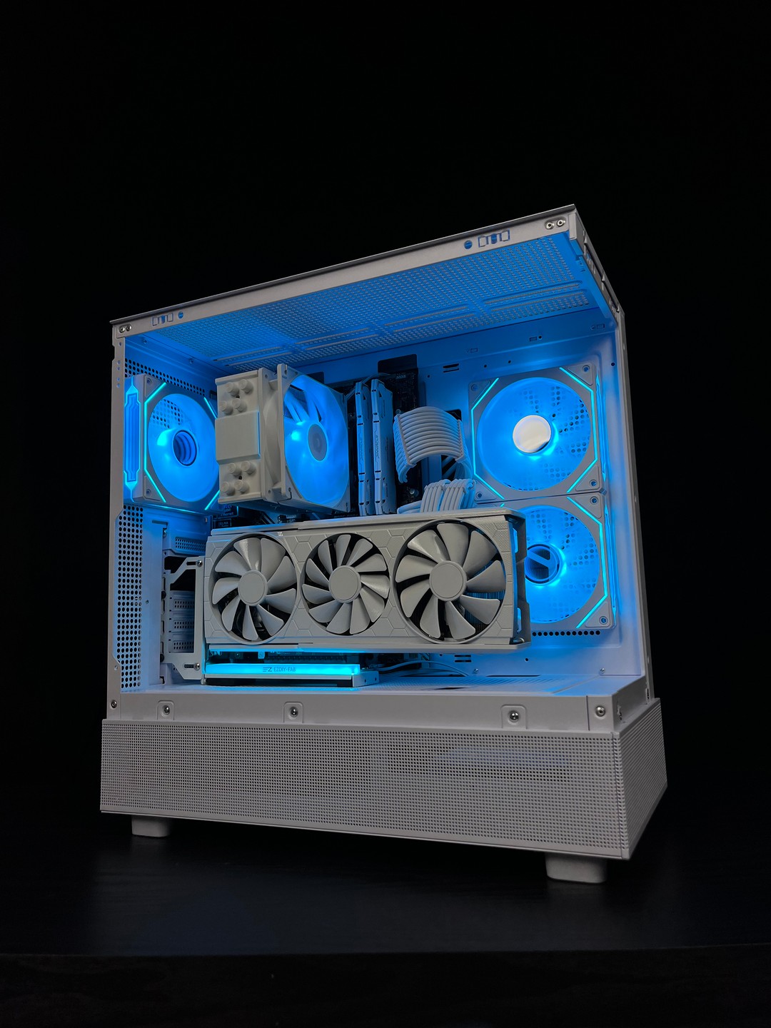 RX 5700XT, Intel i5 9400F, 16GB DDR4, 1TB SSD | Jawa