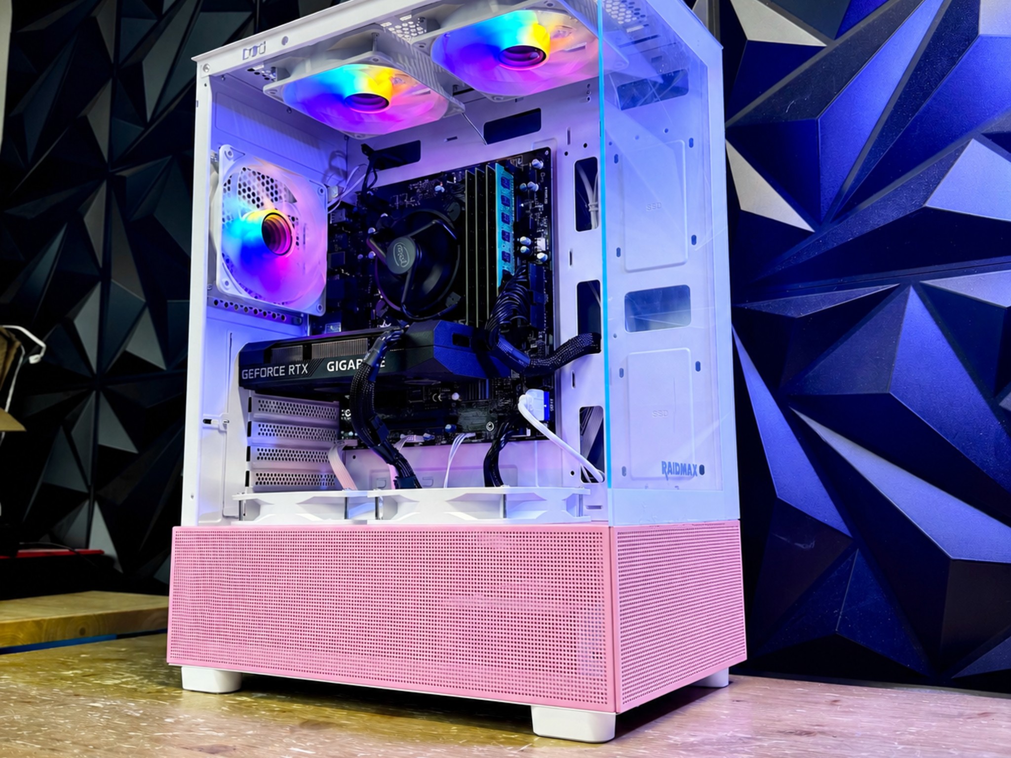 Nvidia RTX 4060 | Intel core i7 3.4ghz | 32GB RAM | 500GB SSD | Wi-Fi/BT | Win 11 - PINK Gaming PC