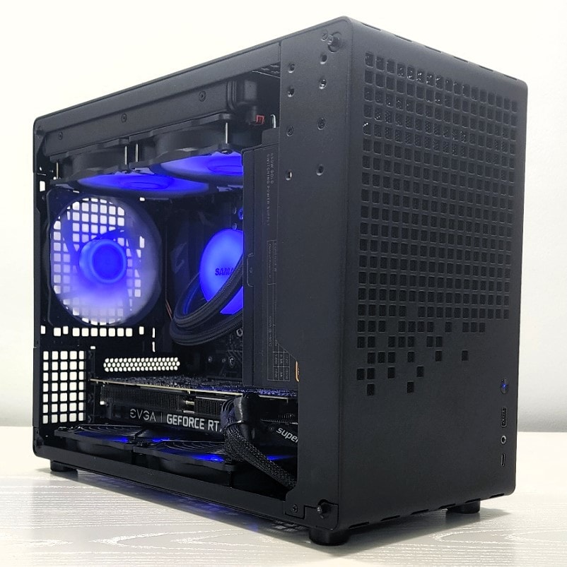Custom Lunchbox Gaming PC - 5600/2080 Super w/ Custom Cushion Grip ...