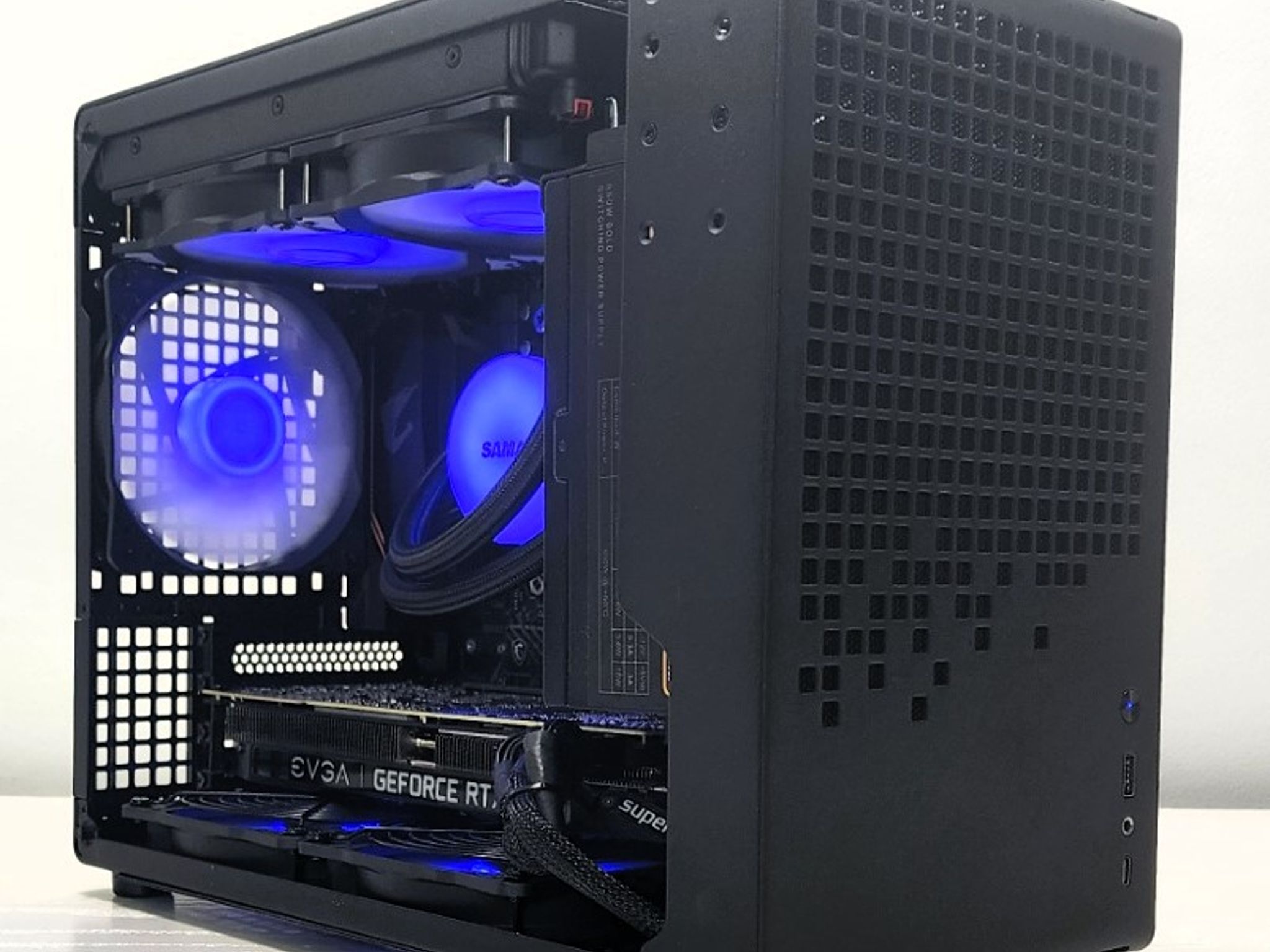 Custom Lunchbox Gaming PC - 5600/2080 Super w/ Custom Cushion Grip - READ DESCRIPTIO...