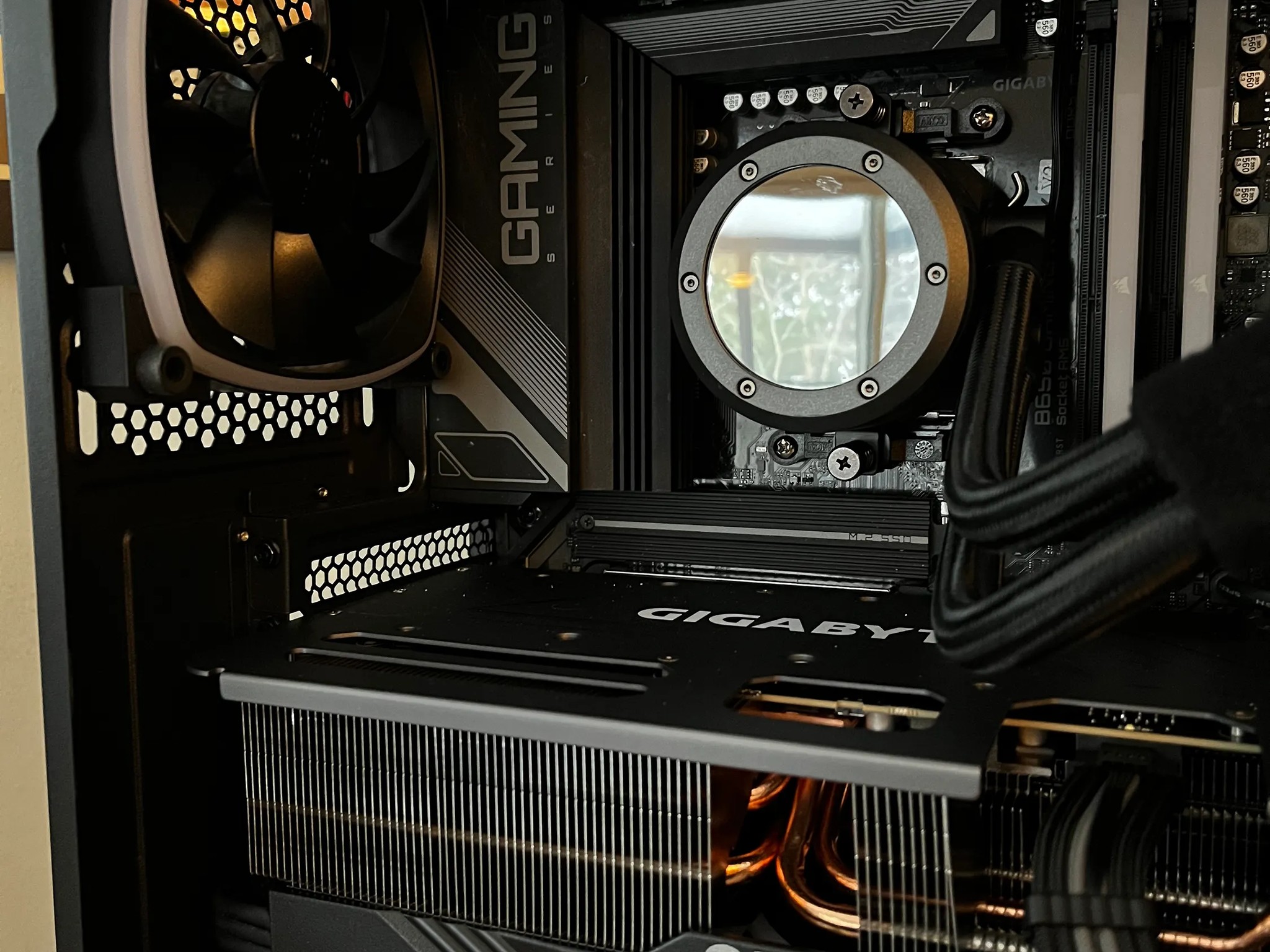 Monolith - RTX 4080 SUPER | Ryzen 7 7800X3D | 32GB DDR5 @ 6000MT/sec | 4TB storage | 1050W PSU
