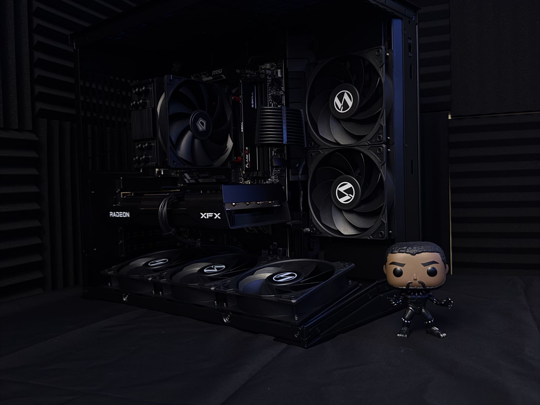 |The Black Panther Gaming PC|RX 9060 XT 16 GB|16 GB DDR5 6000|Ryzen 5 7600X3D|512 GB NVMe|ALL BLACK|