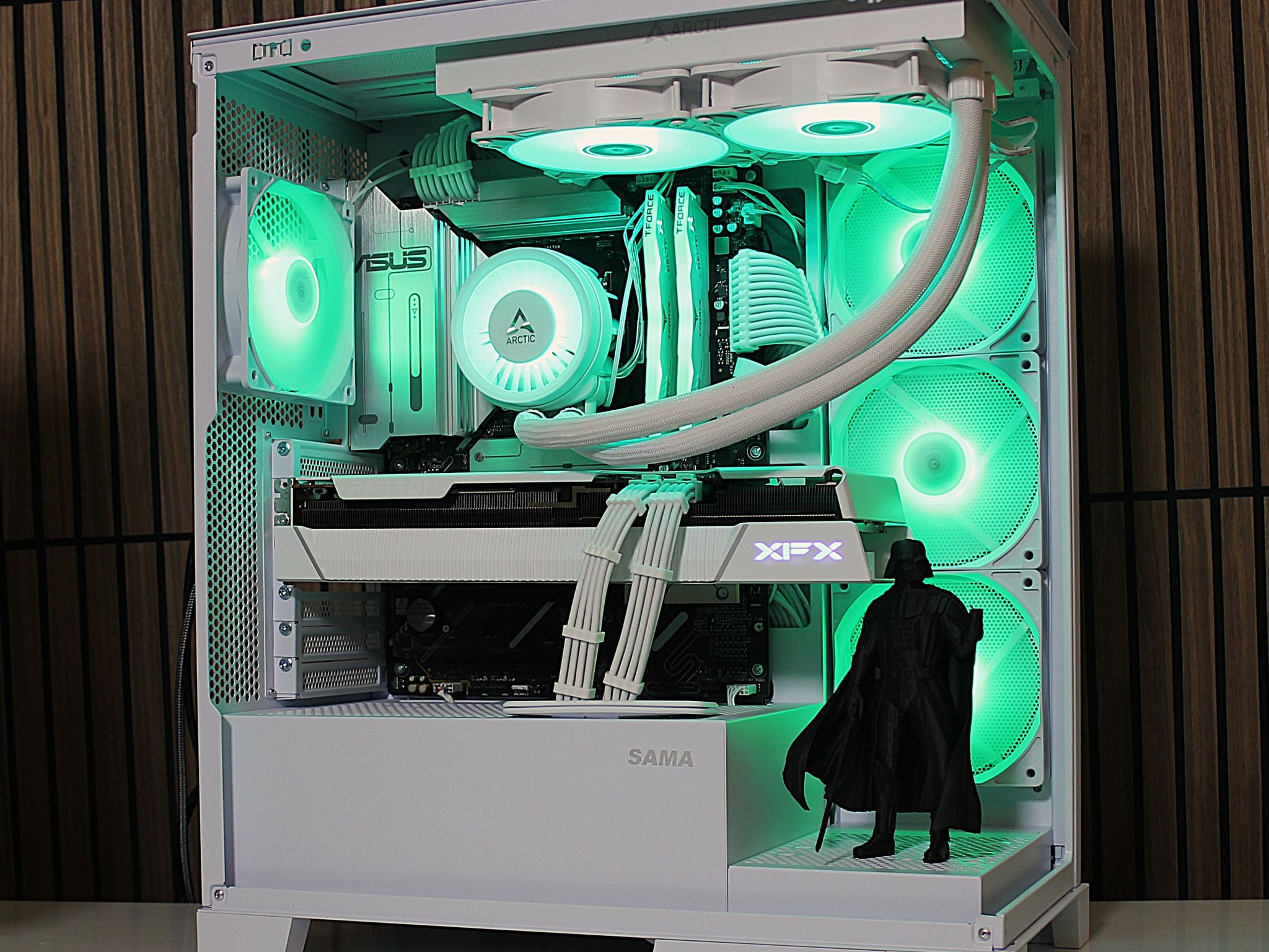 Whiteout | RX 7800XT 16GB |Ryzen 7 7700 | 32GB DDR5 | 1TB NVME | Arctic | 850W platinum | WIndows 11