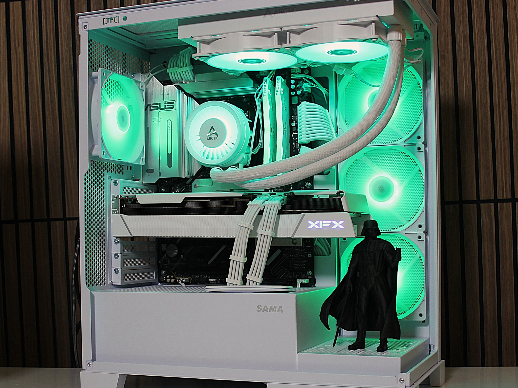 Whiteout | RX 7800XT 16GB |Ryzen 7 7700 | 32GB DDR5 | 1TB NVME | Arctic | 850W platinum | WIndows 11