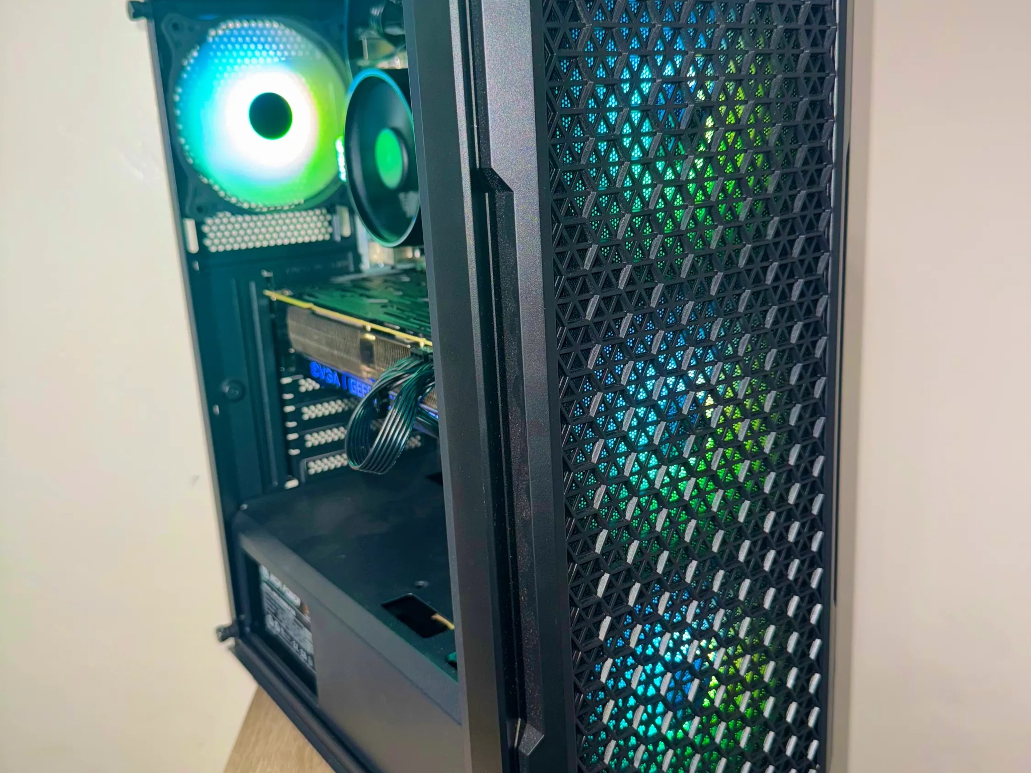 Ryzen 7 2700 | RTX 2070 Super | 16GB RAM | 1TB SSD