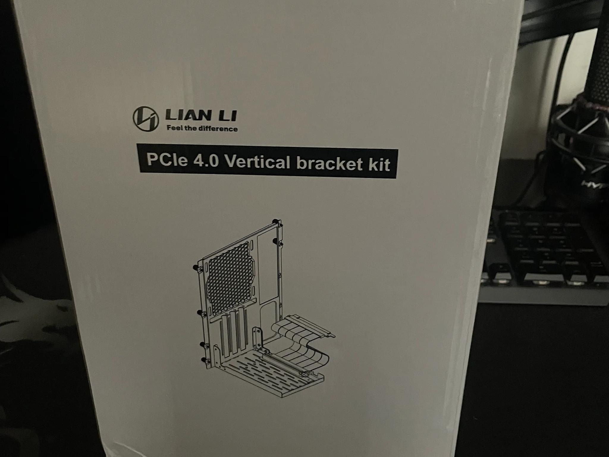 Lian li O11 dynamic mini white vertical GPU mount