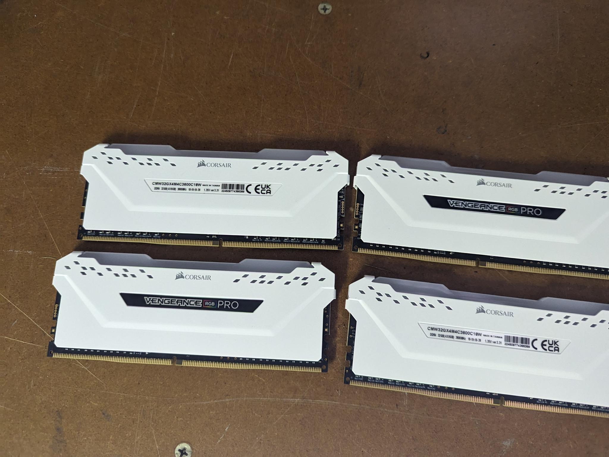 Vengeance Pro White 32gig @3600mhz