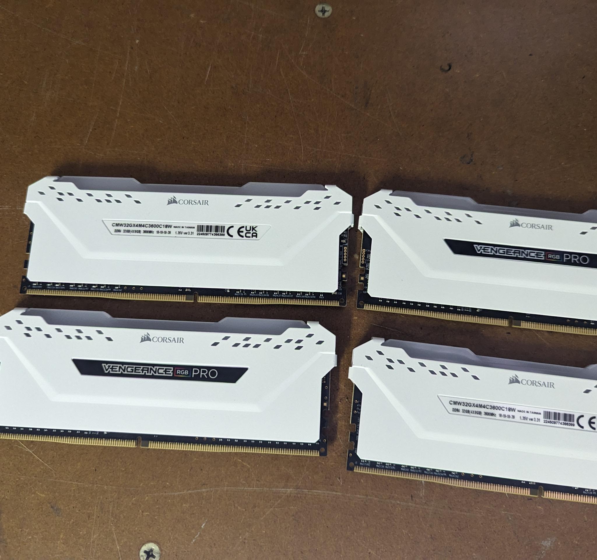 Vengeance Pro White 32gig @3600mhz