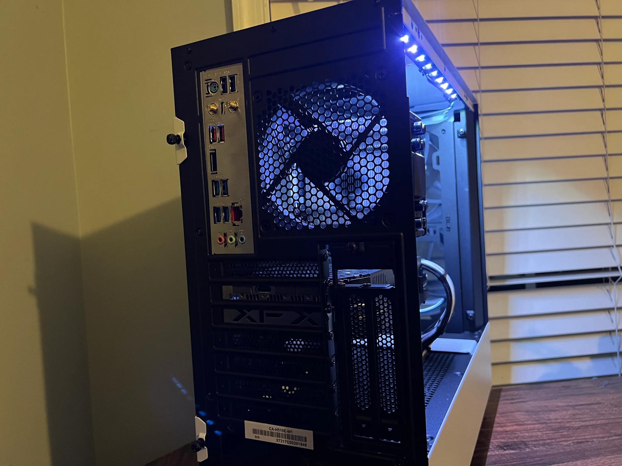 Whiteline: i5-10400, RX 5700xt Gaming PC
