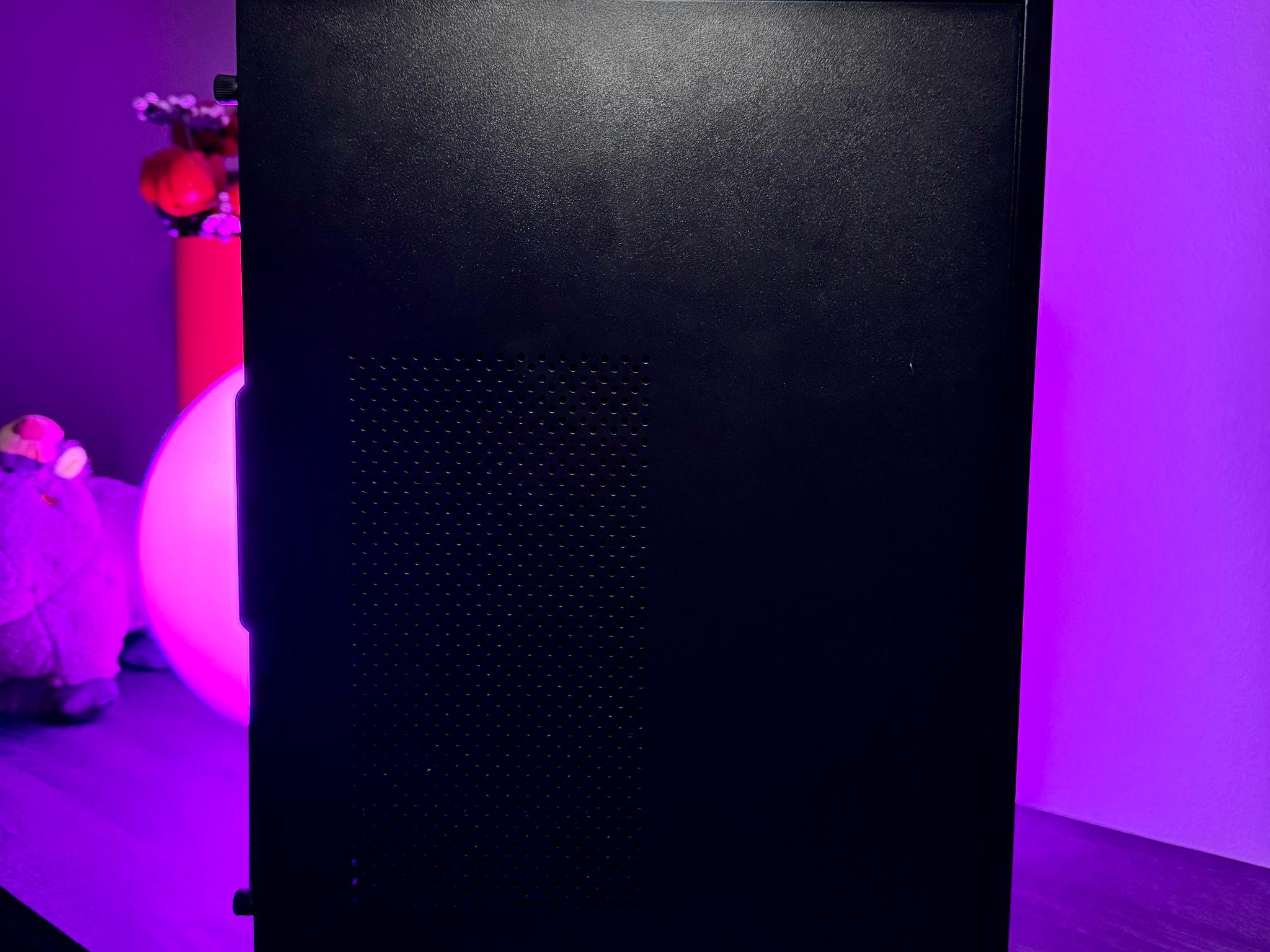 Blackout SFF - 5800XT - MSI 5070 - 32GB RAM - 1 TB - 15L