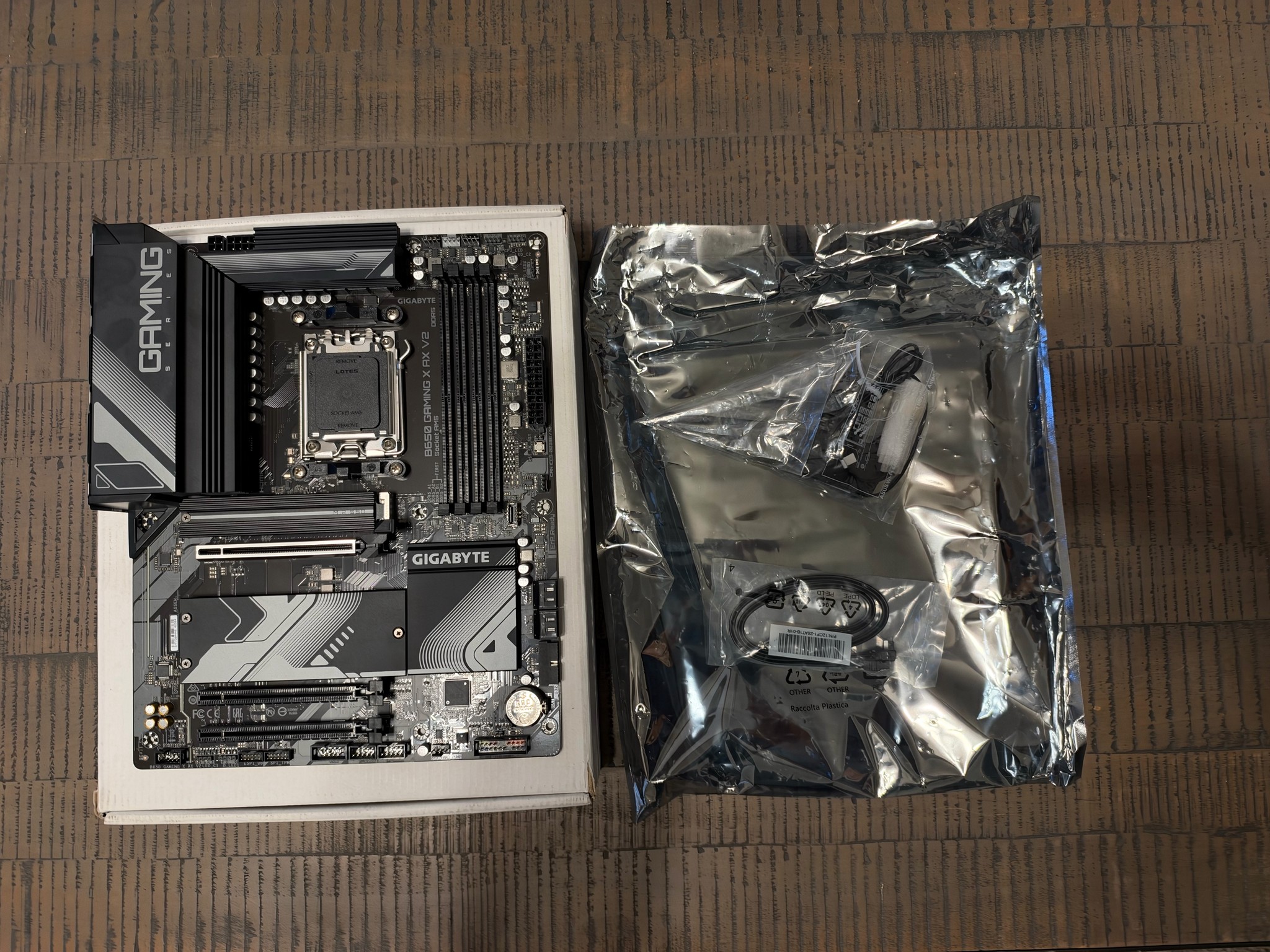 GIGABYTE B650 GAMING X AX V2