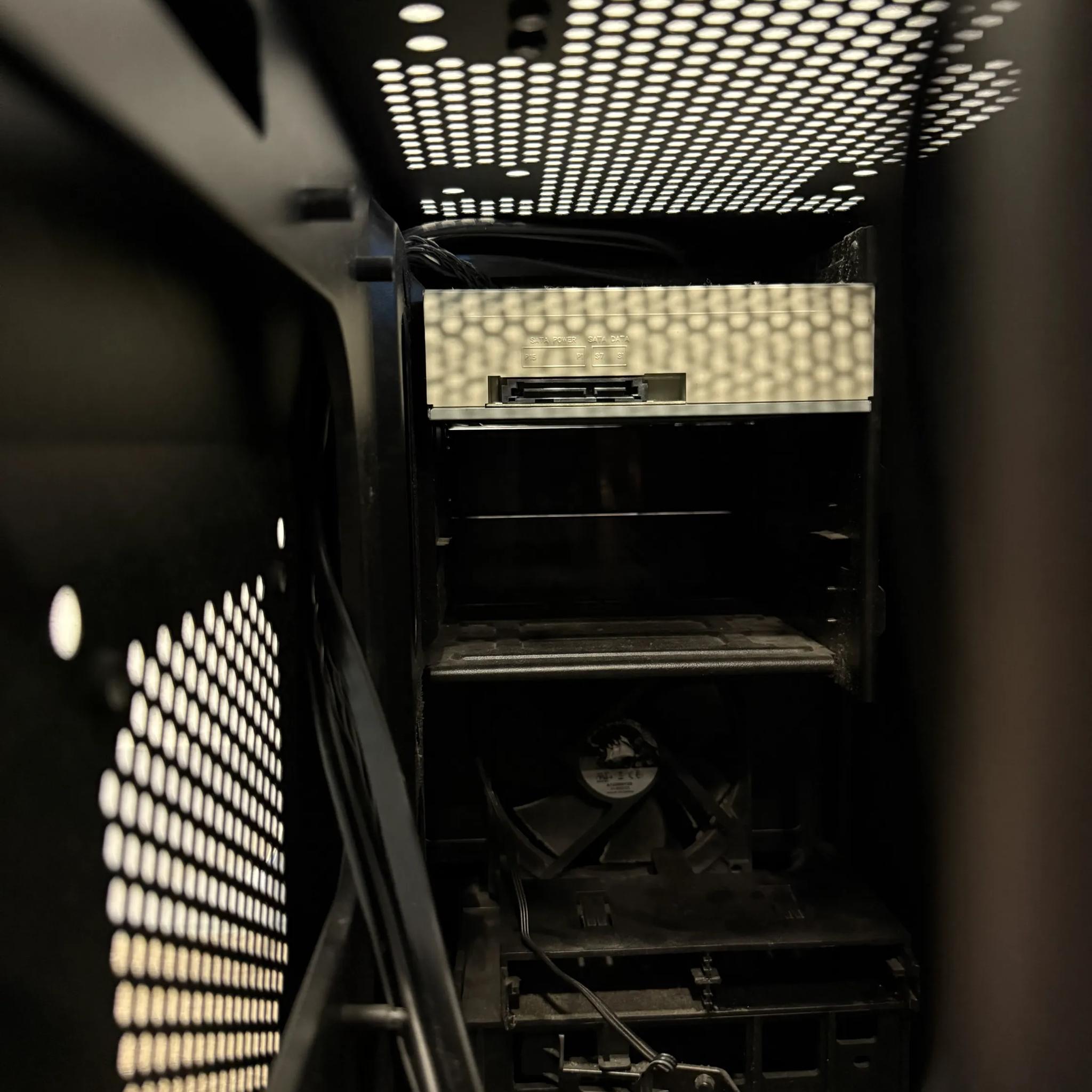 Corsair Carbide Series 200R ATX Mid Tower; Original Case Fans; Asus DRW-24B1ST/BLK/B/AS DVD/CD