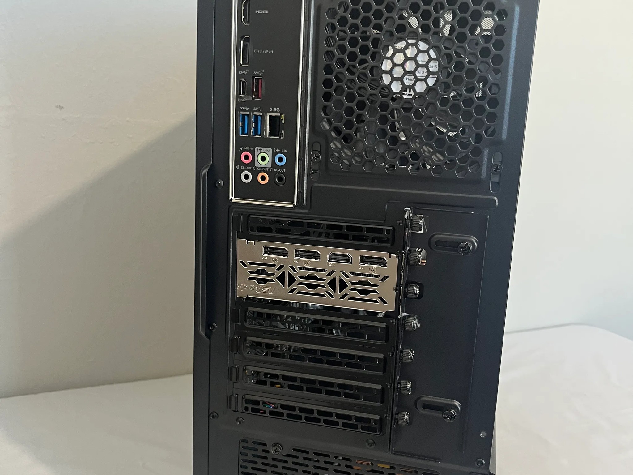 "Challenger's Fury Gaming PC: Unleashing the i5-11400F with a Radeon RX 6600XT 8GB Graphics Card"