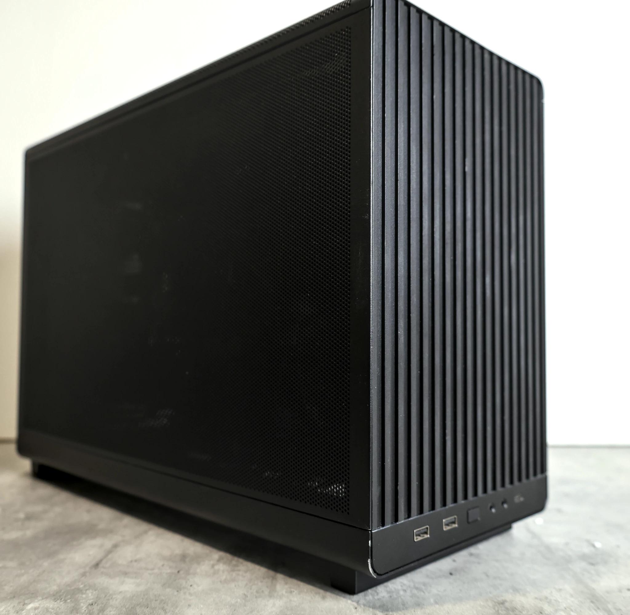 High-Performance Compact 1080p / 1440p Gaming PC