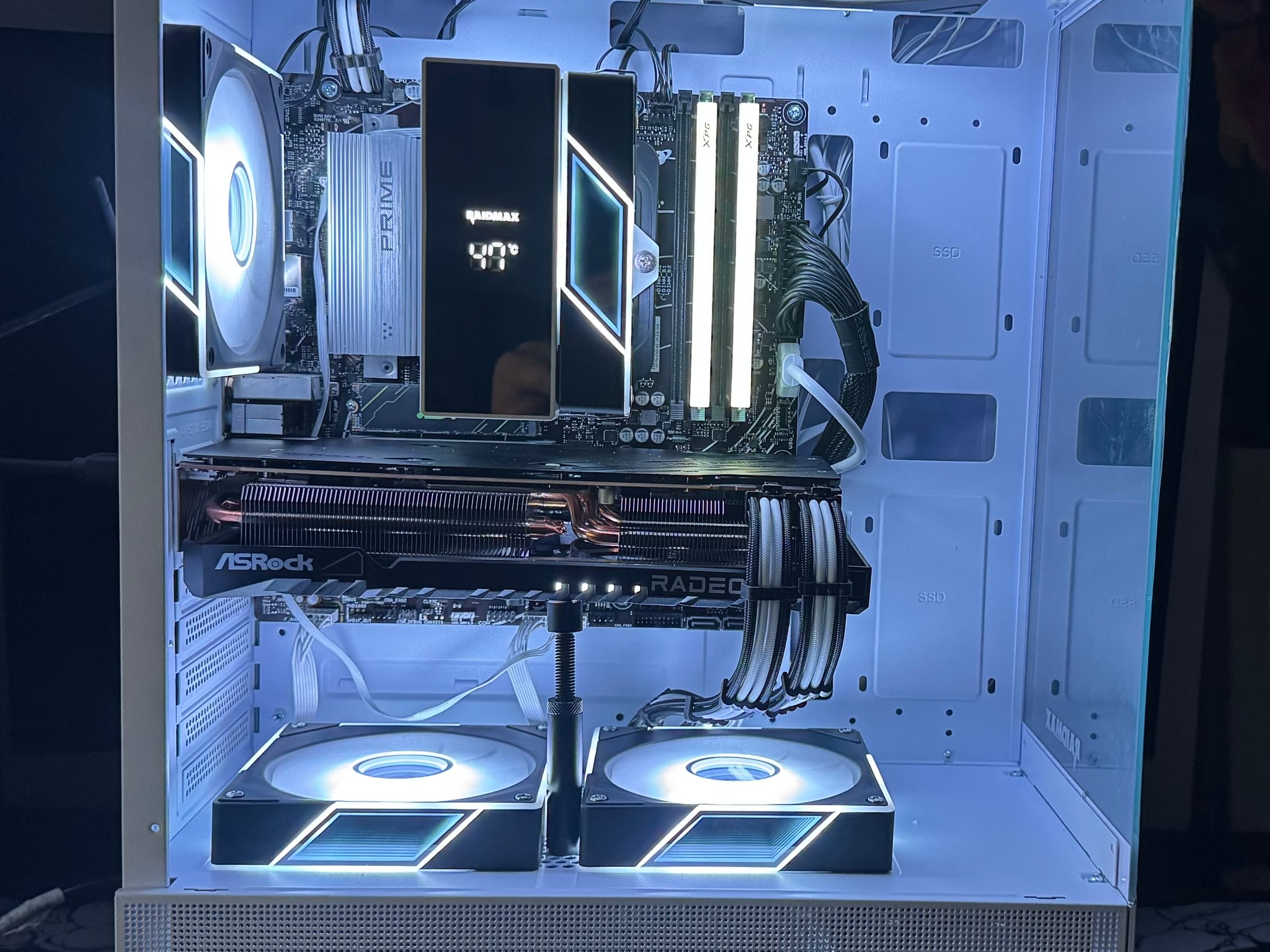 Gaming PC / content creation | AMD Radeon RX 7700 XT| Ryzen 7 | 32GB RAM | WINDOWS 11 Home | WiFi an
