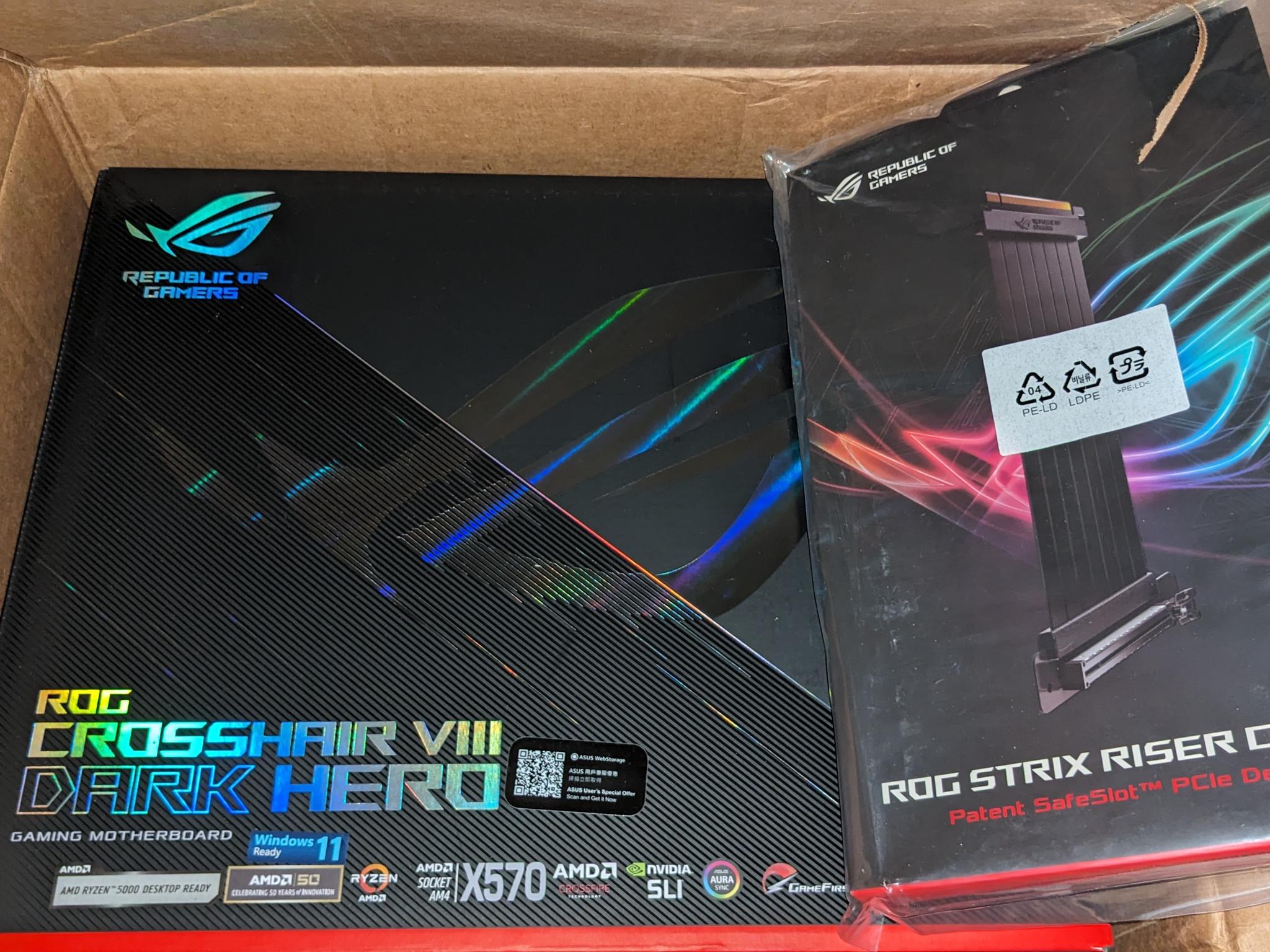 ASUS ROG Crosshair VIII Dark Hero + ROG Strix PCIe Riser (NEW)