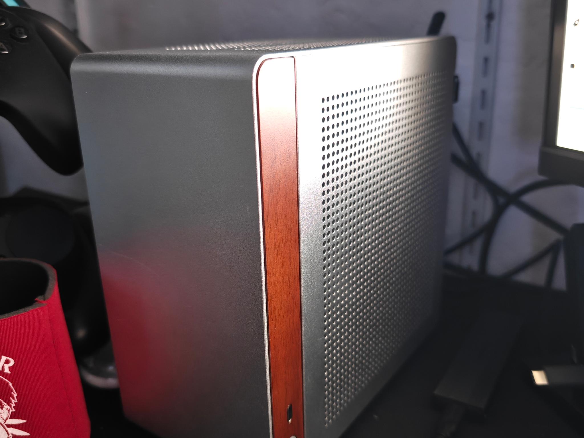 Small form factor gaming/ workstation PC
