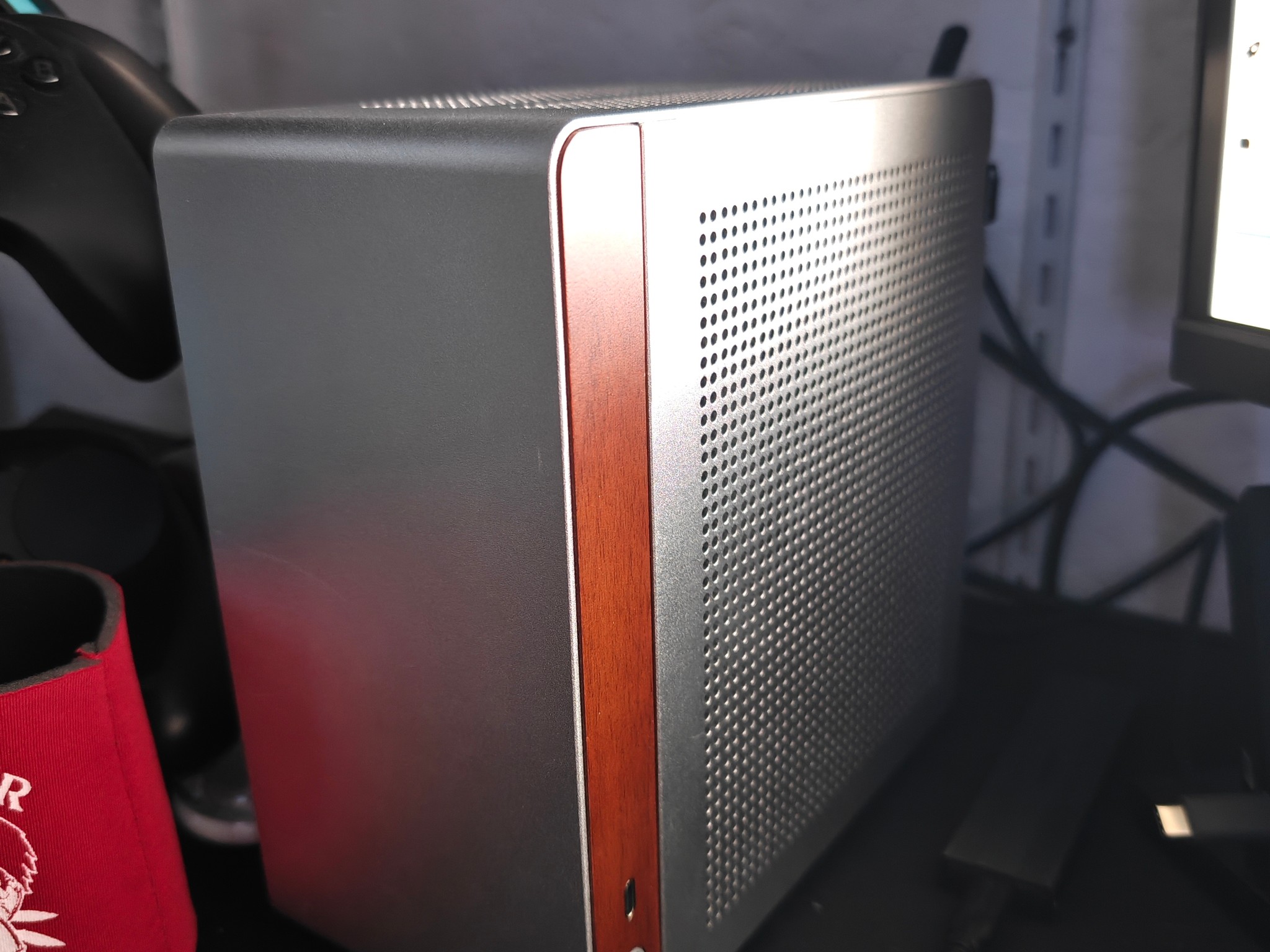 Small form factor gaming/ workstation PC