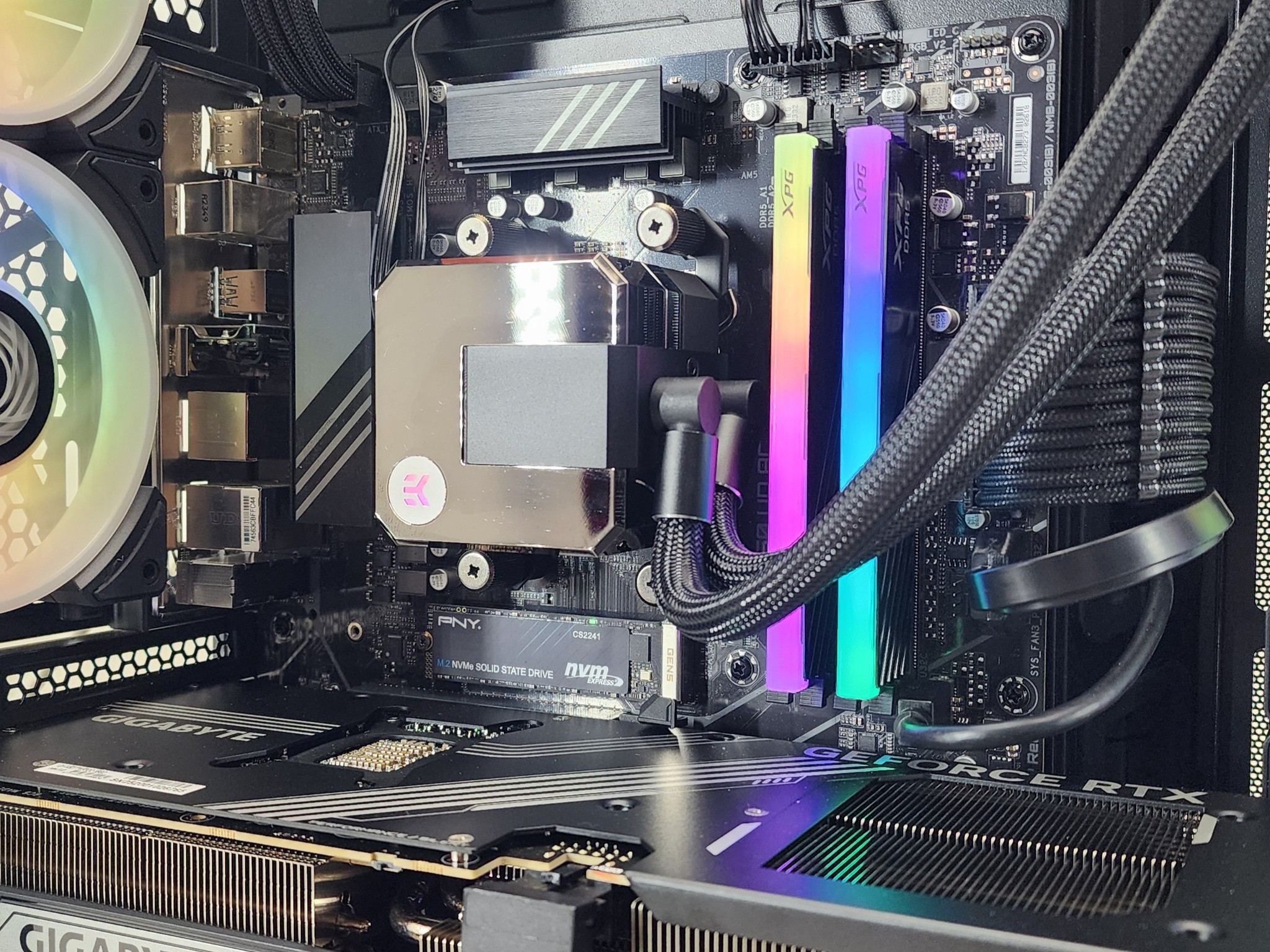 Gaming PC Ryzen 7 9700X 32GB RAM 2TB SSD RTX 5070 Ti 16GB Windows 11 Computer