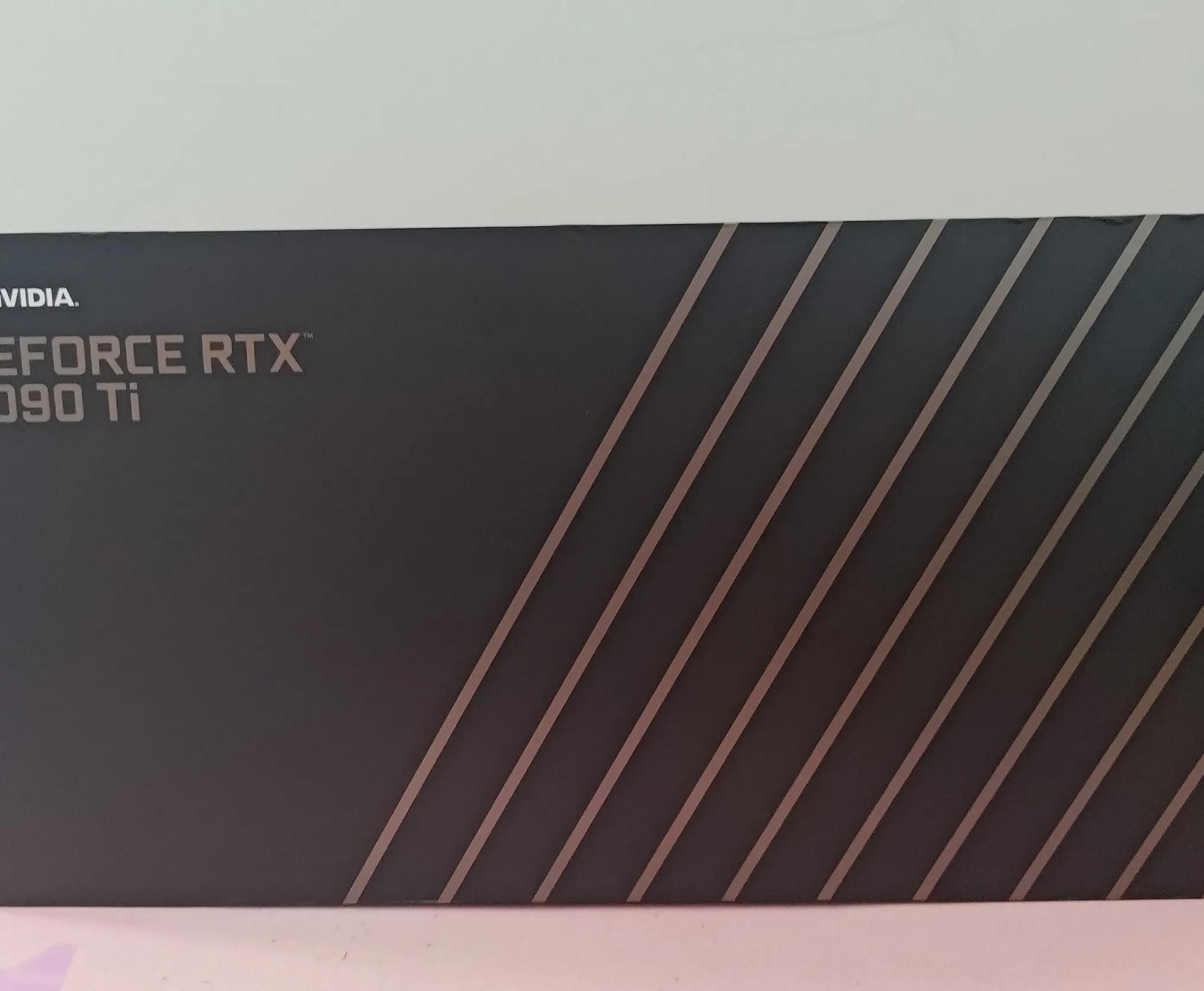 Nvidia RTX 3090Ti Founder's Edition **Missing 12VHPWR adapter**