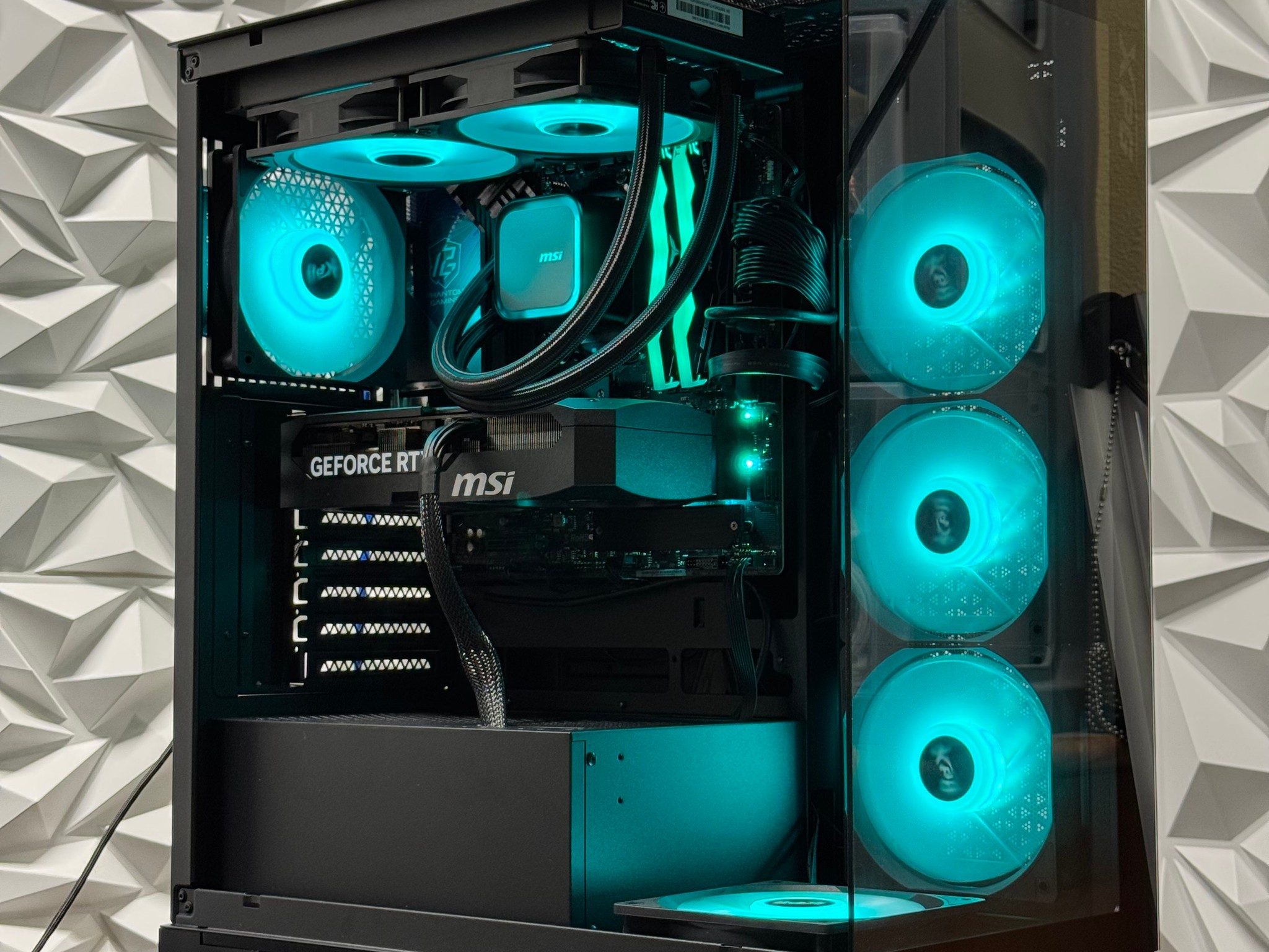 RTX 5070 / 16GB DDR5 / 1TB Samsung 980 Pro / Ryzen 9000 Series / 750w psu / liquid