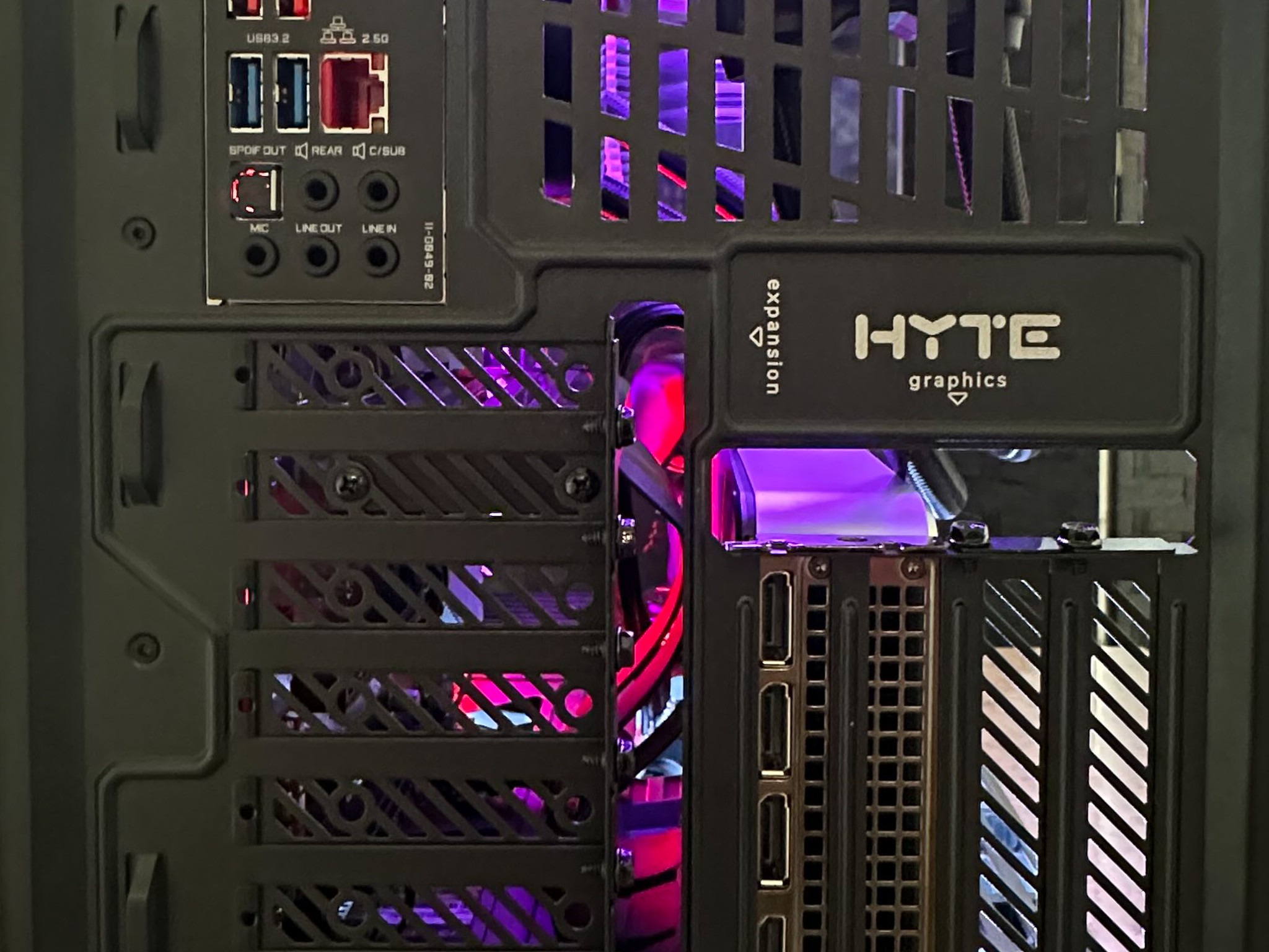 RTX 3070 | Ryzen 7 5700X - 1TB Gen 4 NVME- 32GB 3200 Memory in the HYTE Y40!