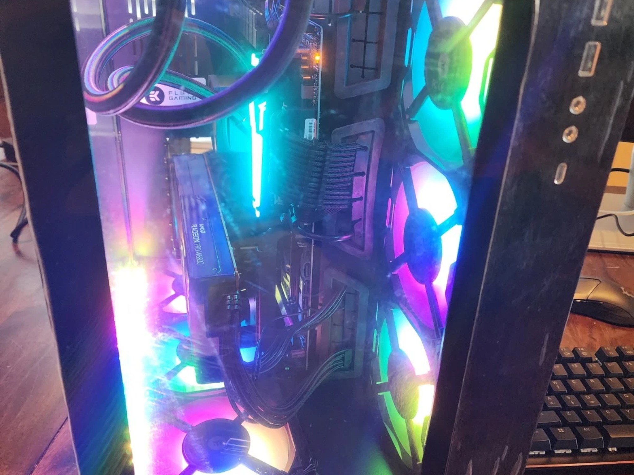 EK 165 Battle Gaming PC | Ryzen 7 7800X3D | 32GB RAM | Radeon Pro W6800