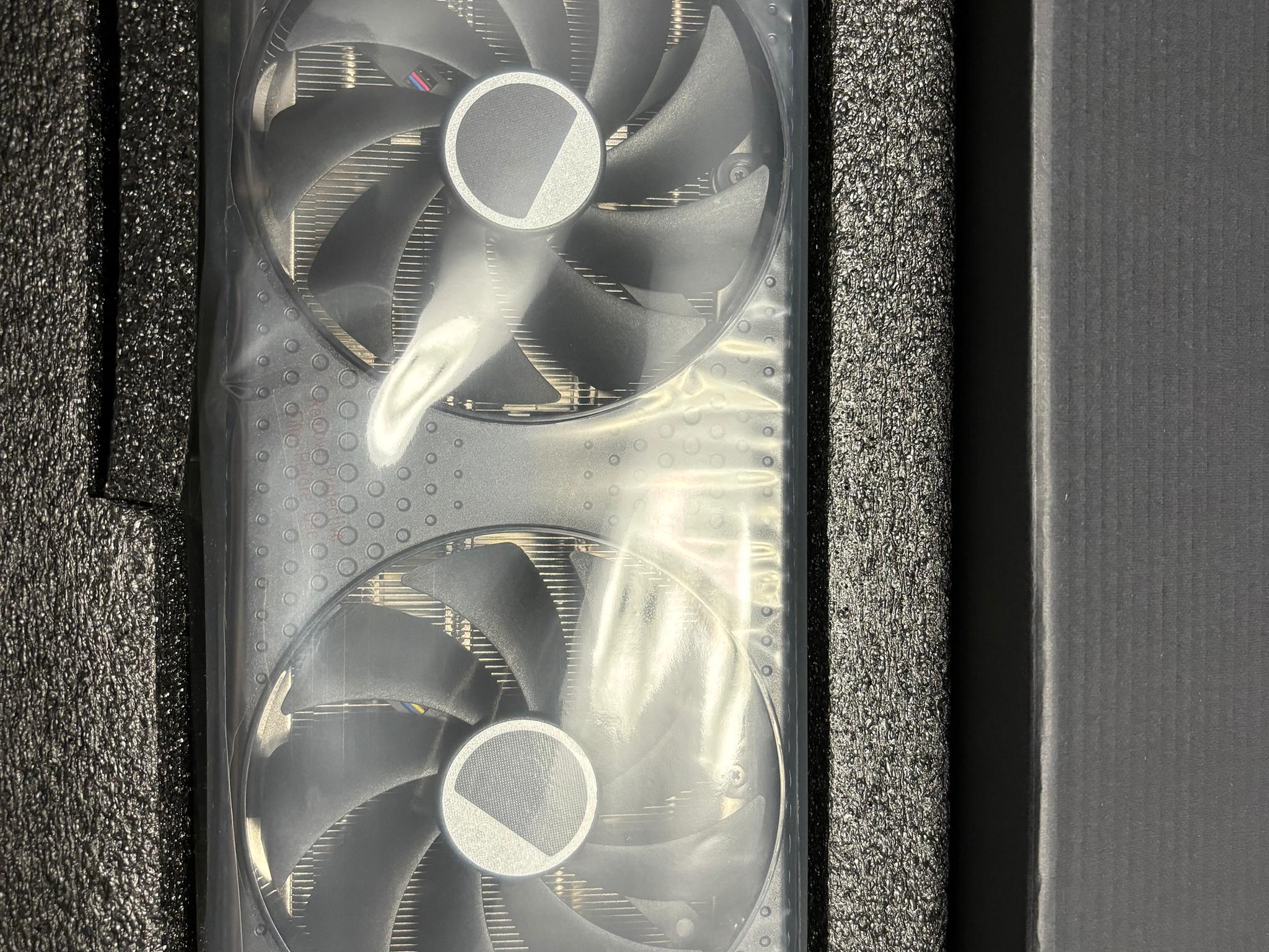 AMD Radeon RX7600XT 16GB