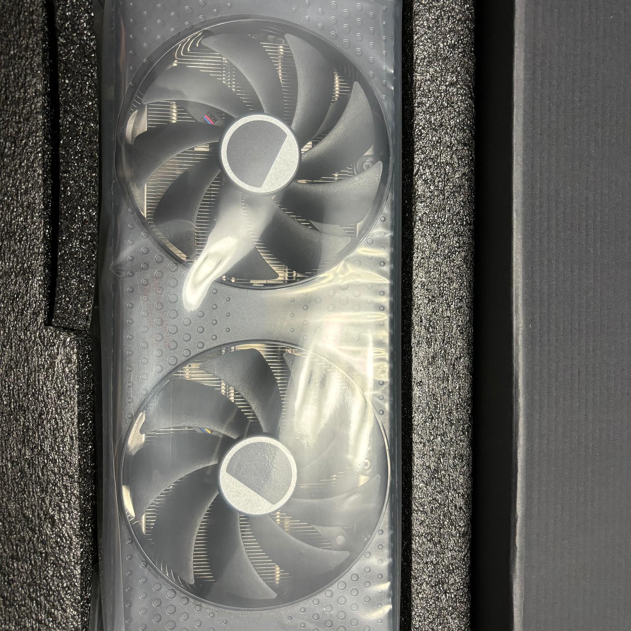 AMD Radeon RX7600XT 16GB