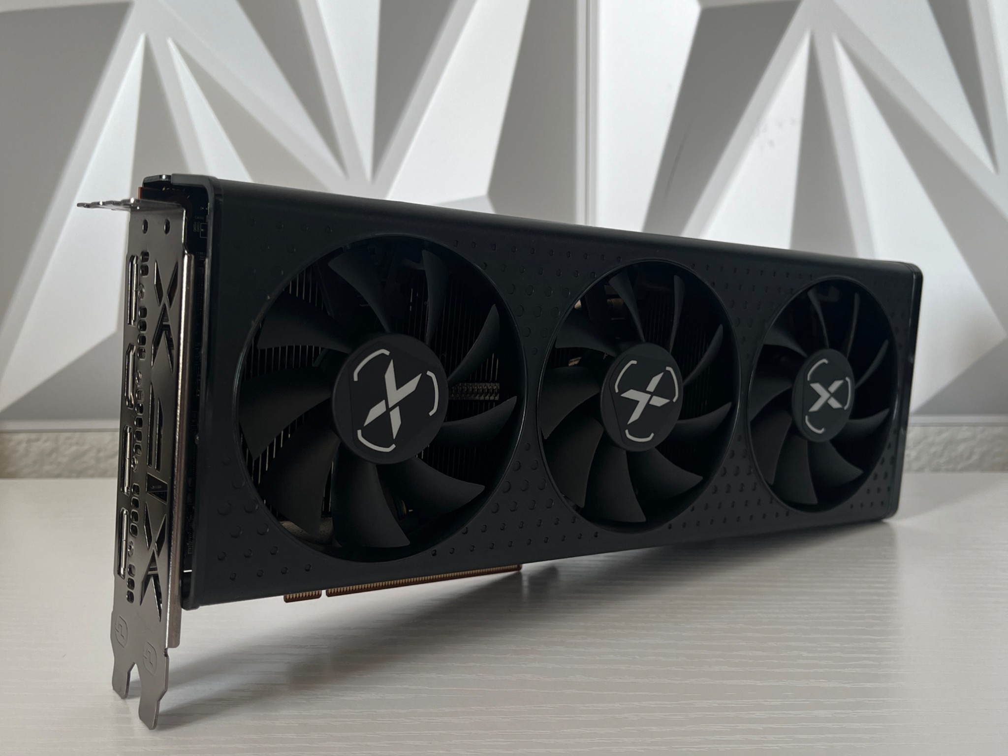 XFX Speedster Radeon RX 6600 XT 8GB