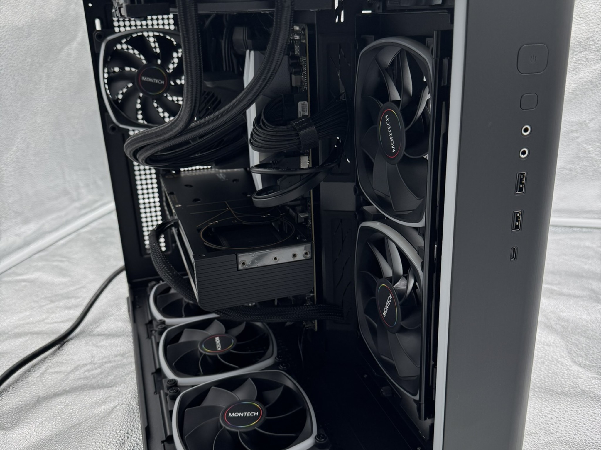 RTX 4070 SUPER | Ryzen 7800X3D | 2TB NVME | WIFI