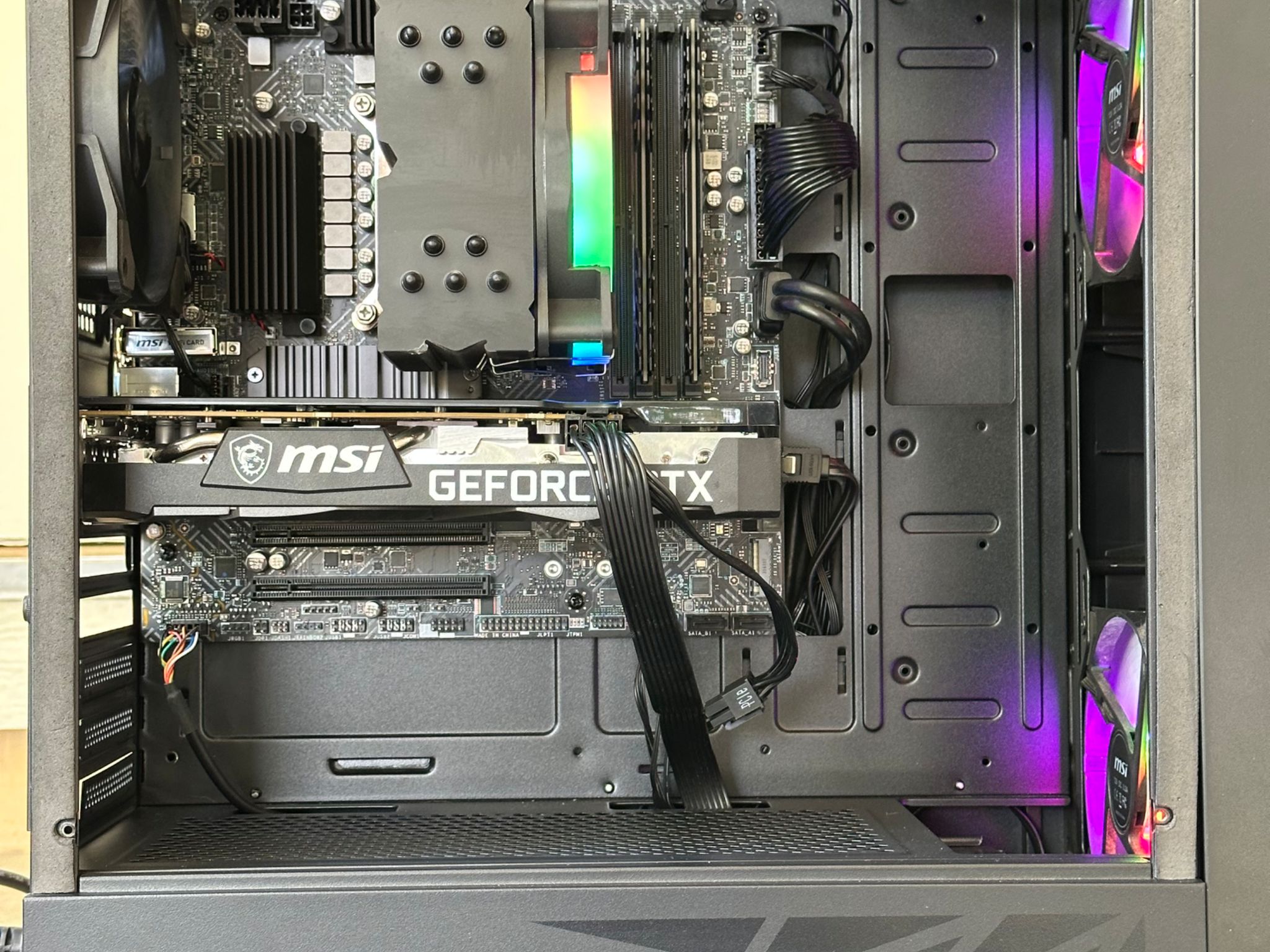 Gaming pc / RTX 3060 / i7-12700F / 32GB 3200MHz Ram / 3TB Storage / windows 11