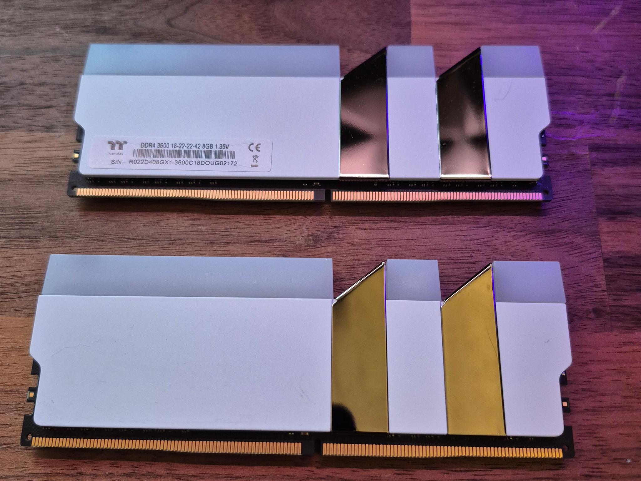 THERMALTAKE 16 GB DDR4 RGB RAM