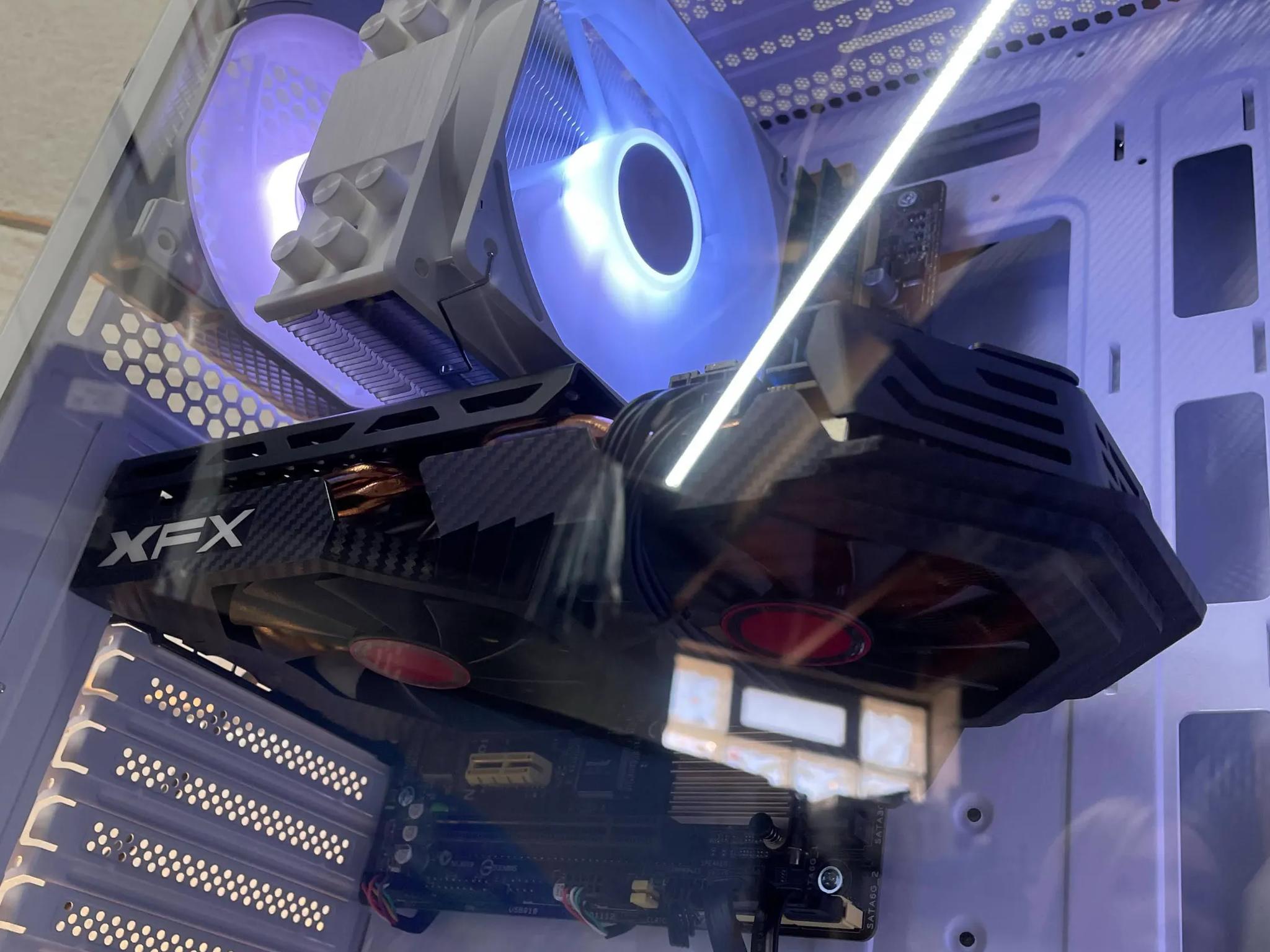 Frosty Gaming PC | Intel i7 / AMD RX580 / 8GB / 1.1TB Win 11 Pro + Wi-Fi