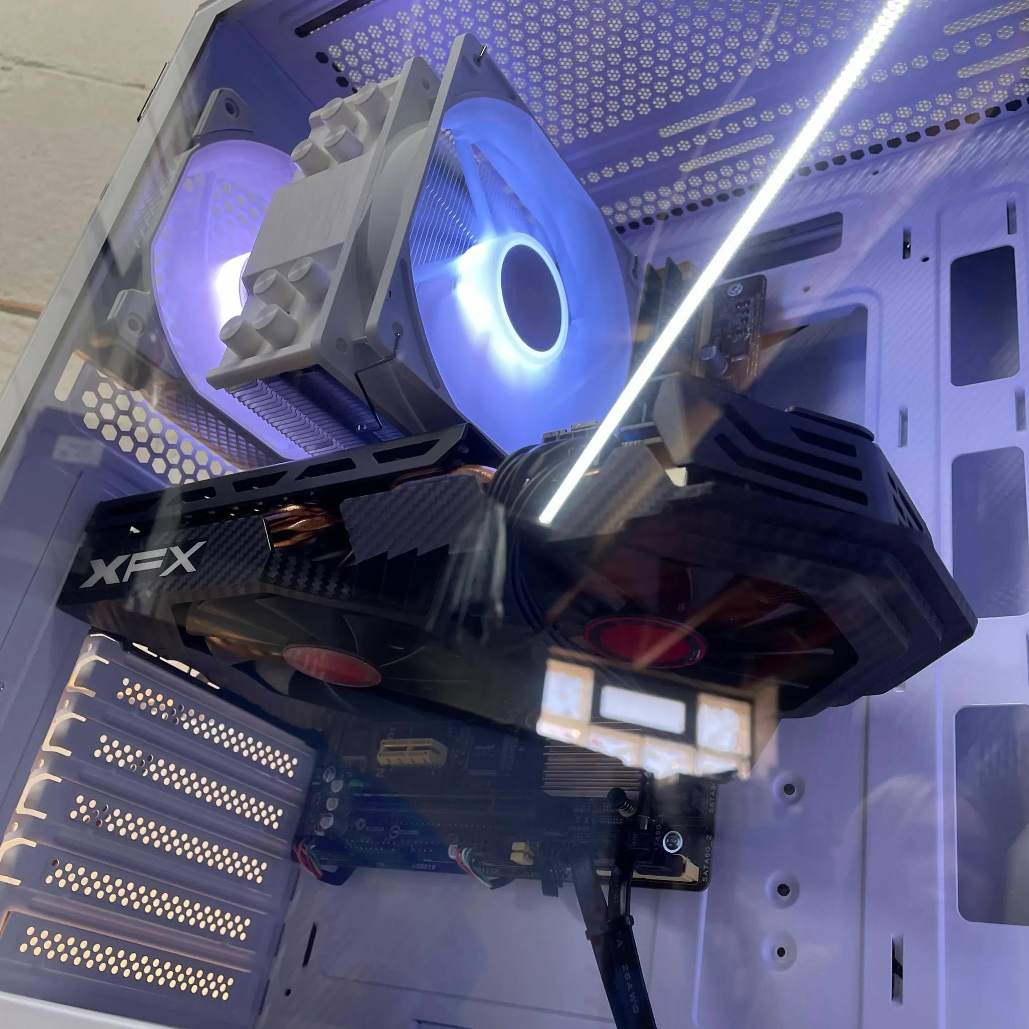Frosty Gaming PC | Intel i7 / AMD RX580 / 8GB / 1.1TB Win 11 Pro + Wi-Fi
