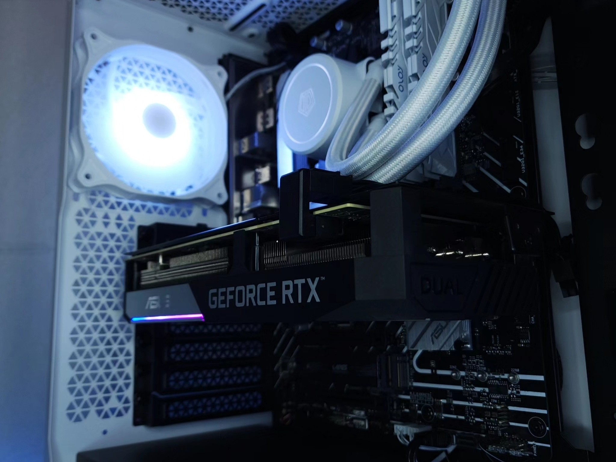 💙🤍RTX 3060Ti // i5 12400F // 16GB 3200MHz // 1TB NVMe