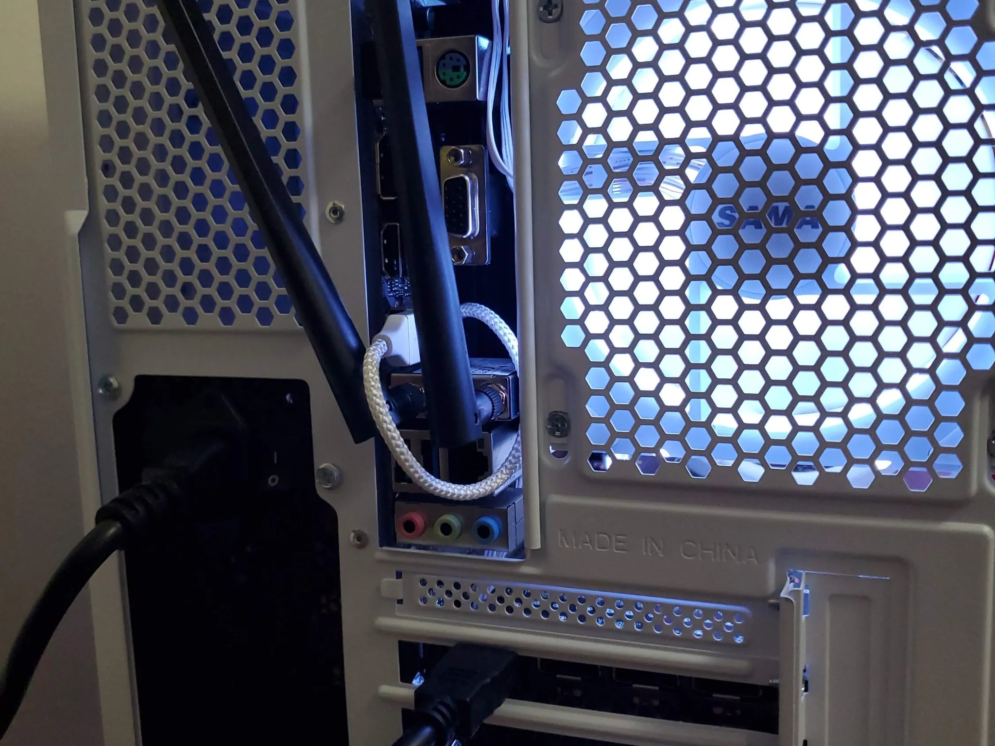 *White Base* Custom Gaming PC | RTX 3070 | Ryzen 5 | LCD AIO | 32GB DDR4 RAM | 1TB NVME SSD | Wifi