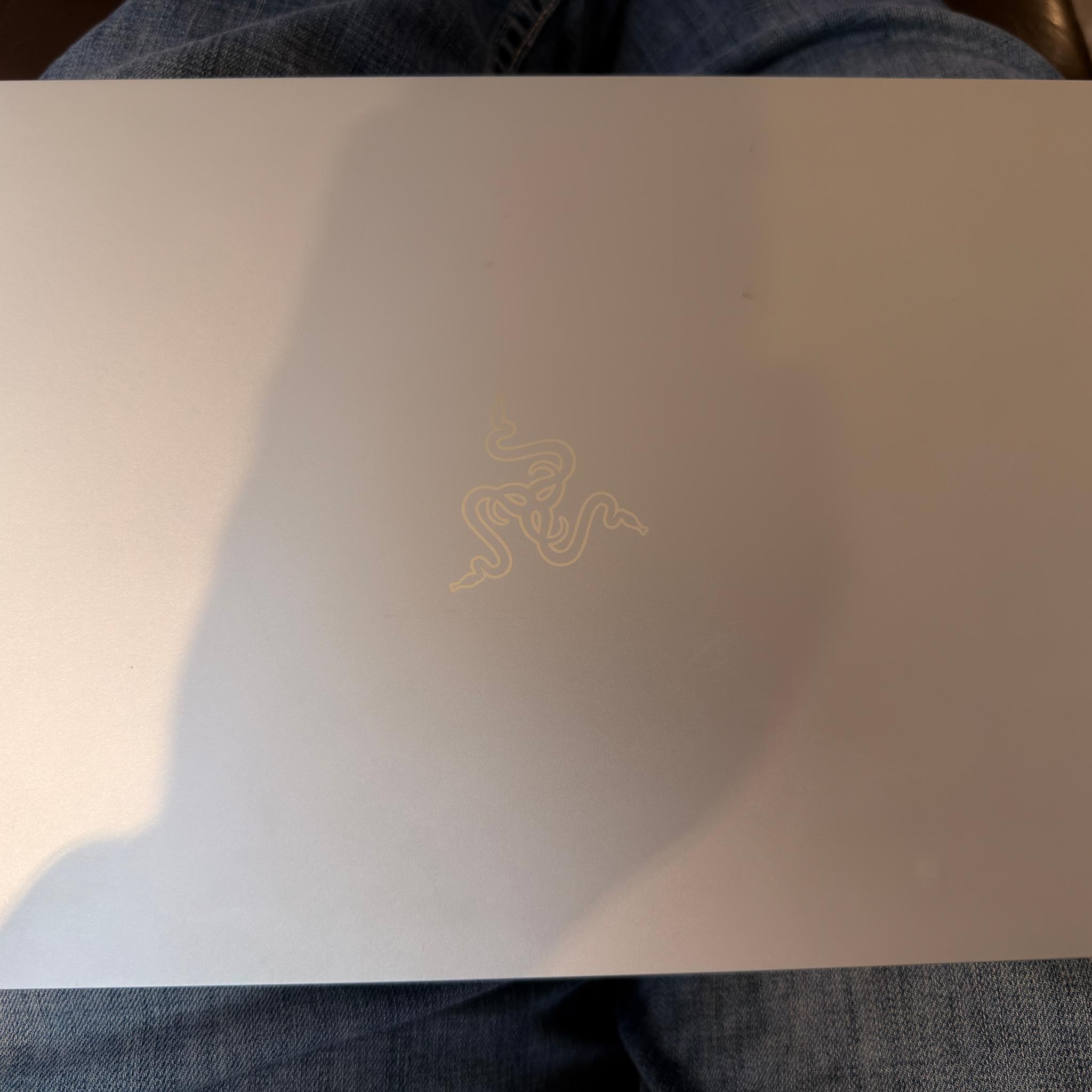 Razer Blade 14 2025 Silver - Ryzen AI 9 365 RTX 5070 8gb