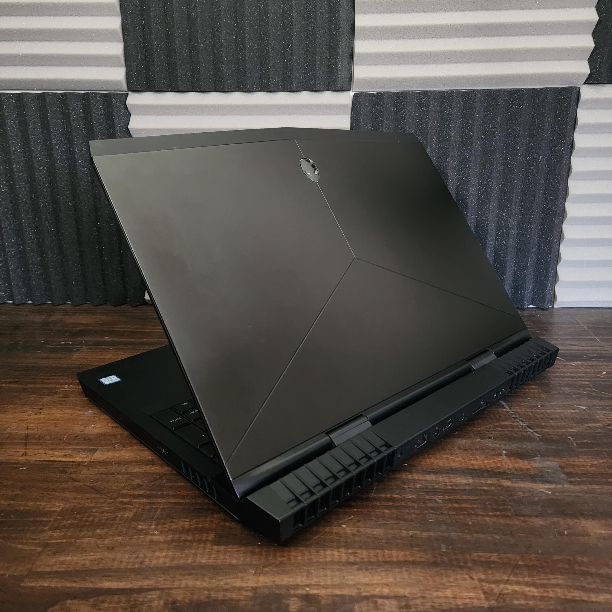 👽 GeForce GTX 1070 8GB // Intel Core i7 8750H // SK Hynix 16GB 2400MHz : Alienware 17 R5